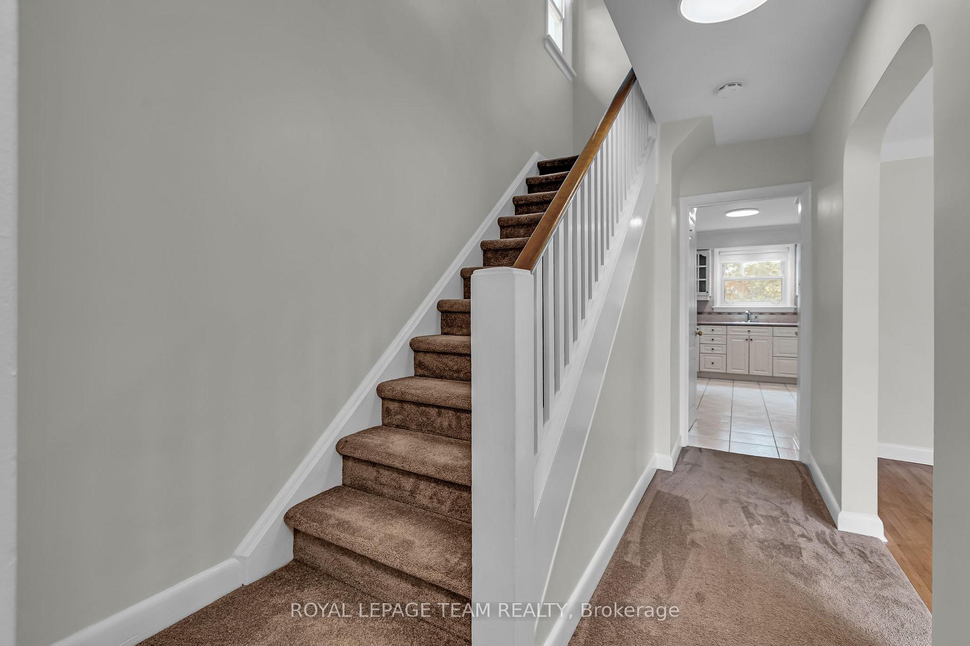 Photo 5 of 866 Broadview Avenue, Ottawa, McKellar Heights — HOMEH