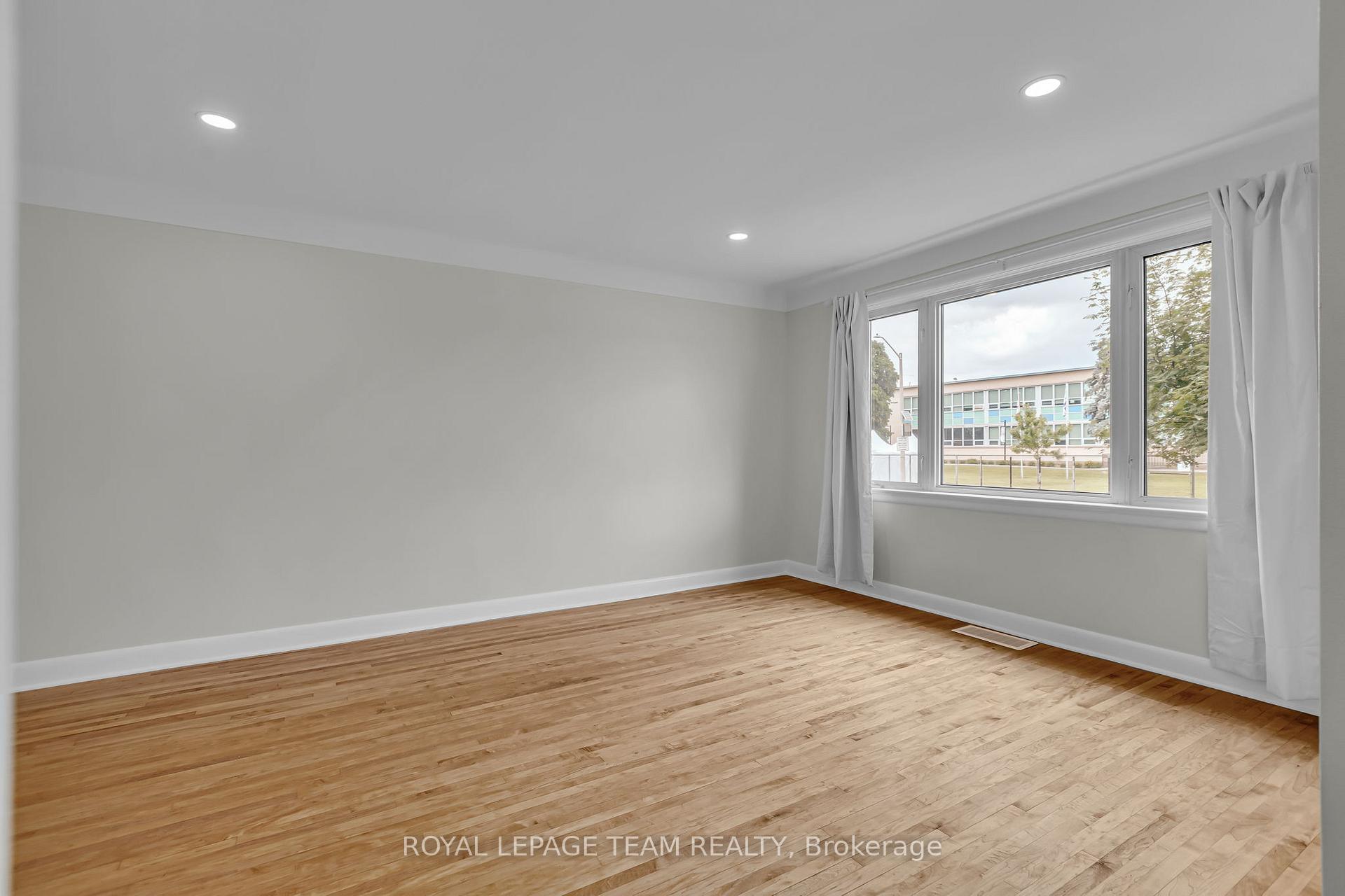 Photo 6 of 866 Broadview Avenue, Ottawa, McKellar Heights — HOMEH