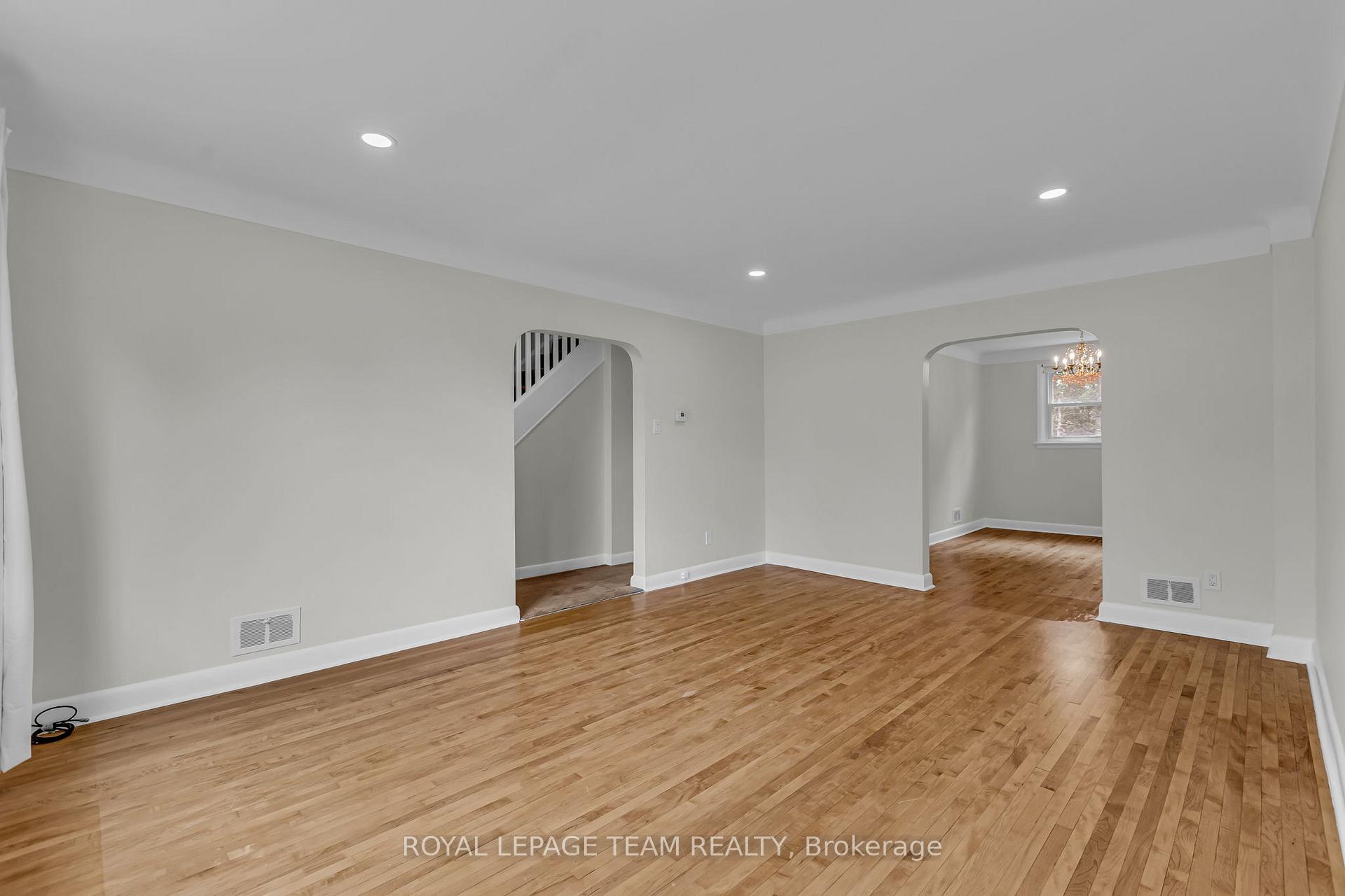Photo 7 of 866 Broadview Avenue, Ottawa, McKellar Heights — HOMEH
