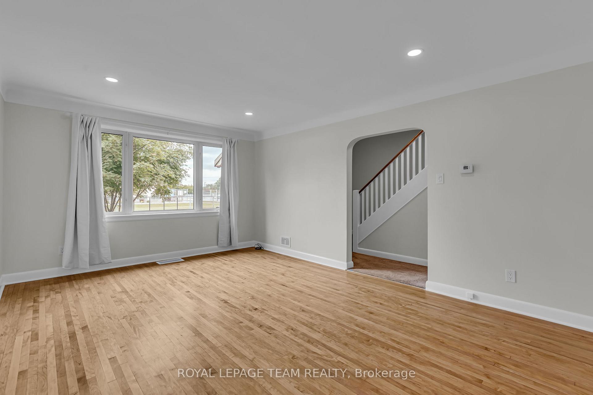 Photo 8 of 866 Broadview Avenue, Ottawa, McKellar Heights — HOMEH
