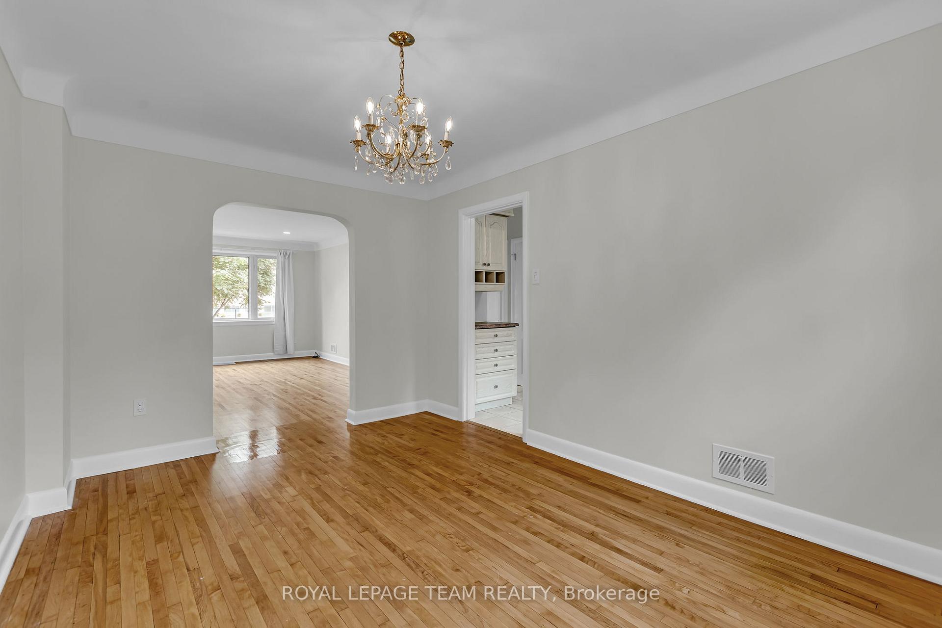 Photo 10 of 866 Broadview Avenue, Ottawa, McKellar Heights — HOMEH