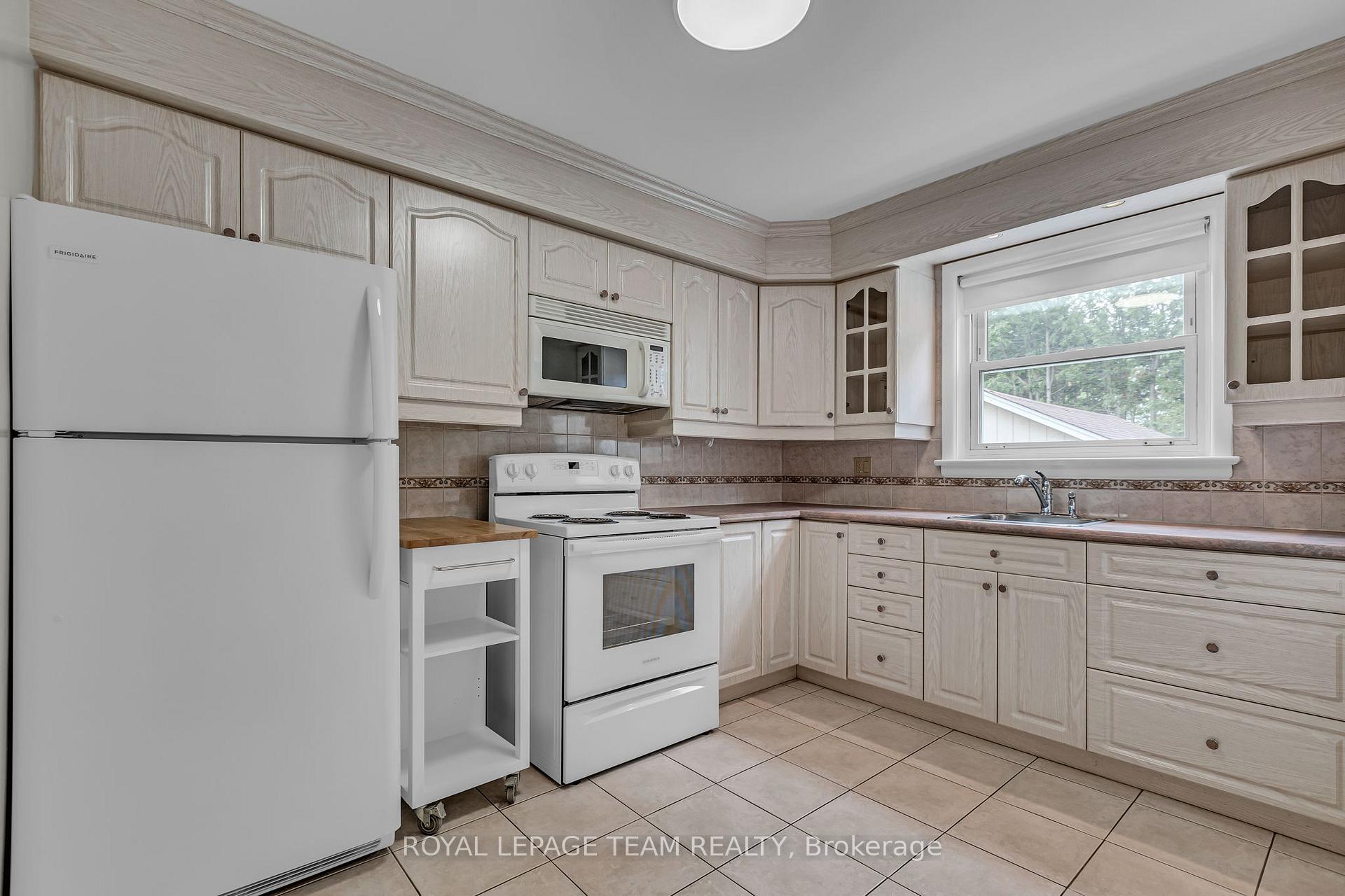 Photo 11 of 866 Broadview Avenue, Ottawa, McKellar Heights — HOMEH