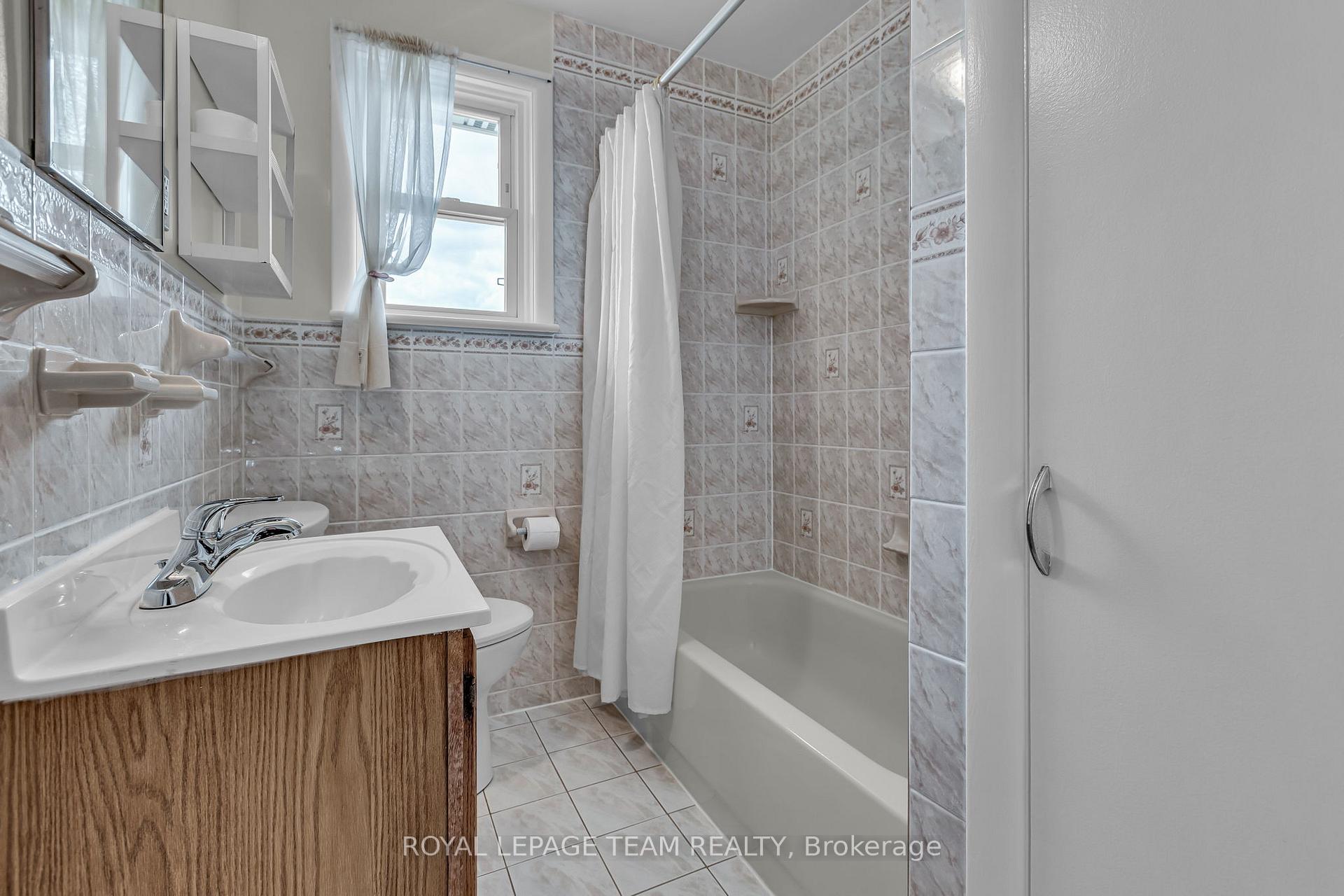 Photo 14 of 866 Broadview Avenue, Ottawa, McKellar Heights — HOMEH