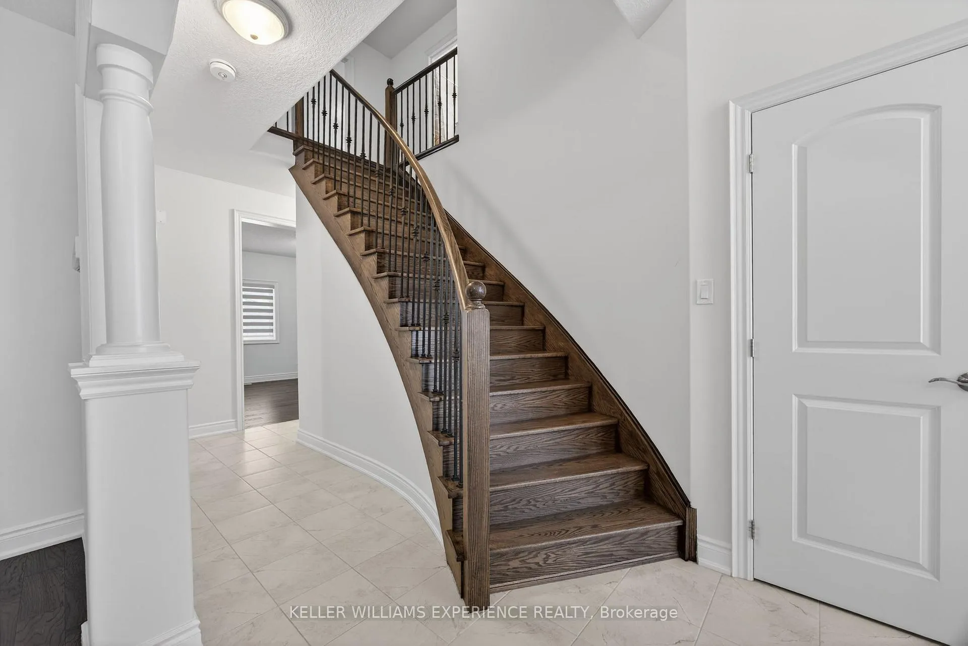 Photo 14 of 1606 Rizzardo Crescent, Innisfil, Alcona — HOMEH