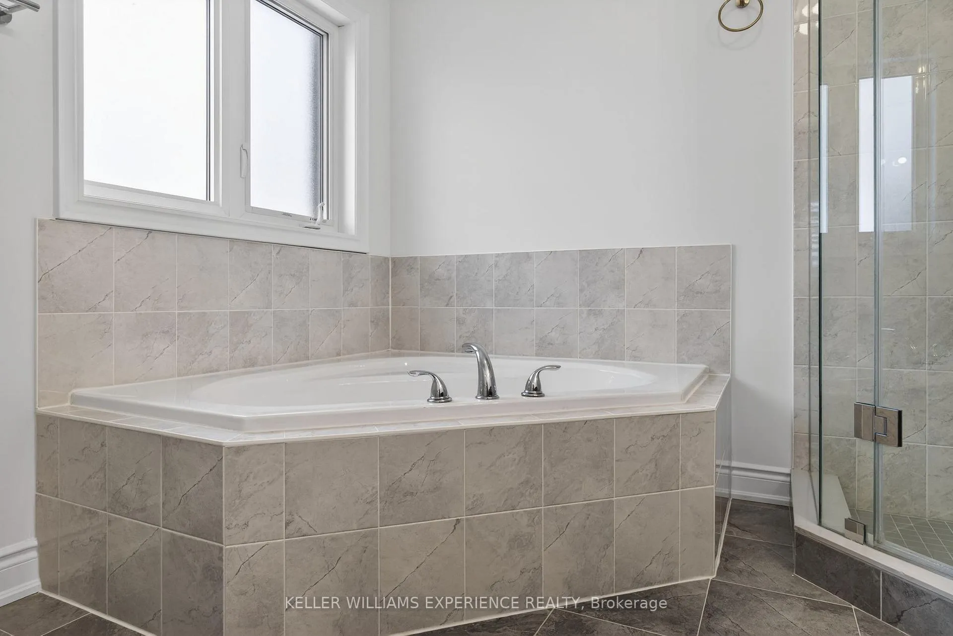 Photo 18 of 1606 Rizzardo Crescent, Innisfil, Alcona — HOMEH