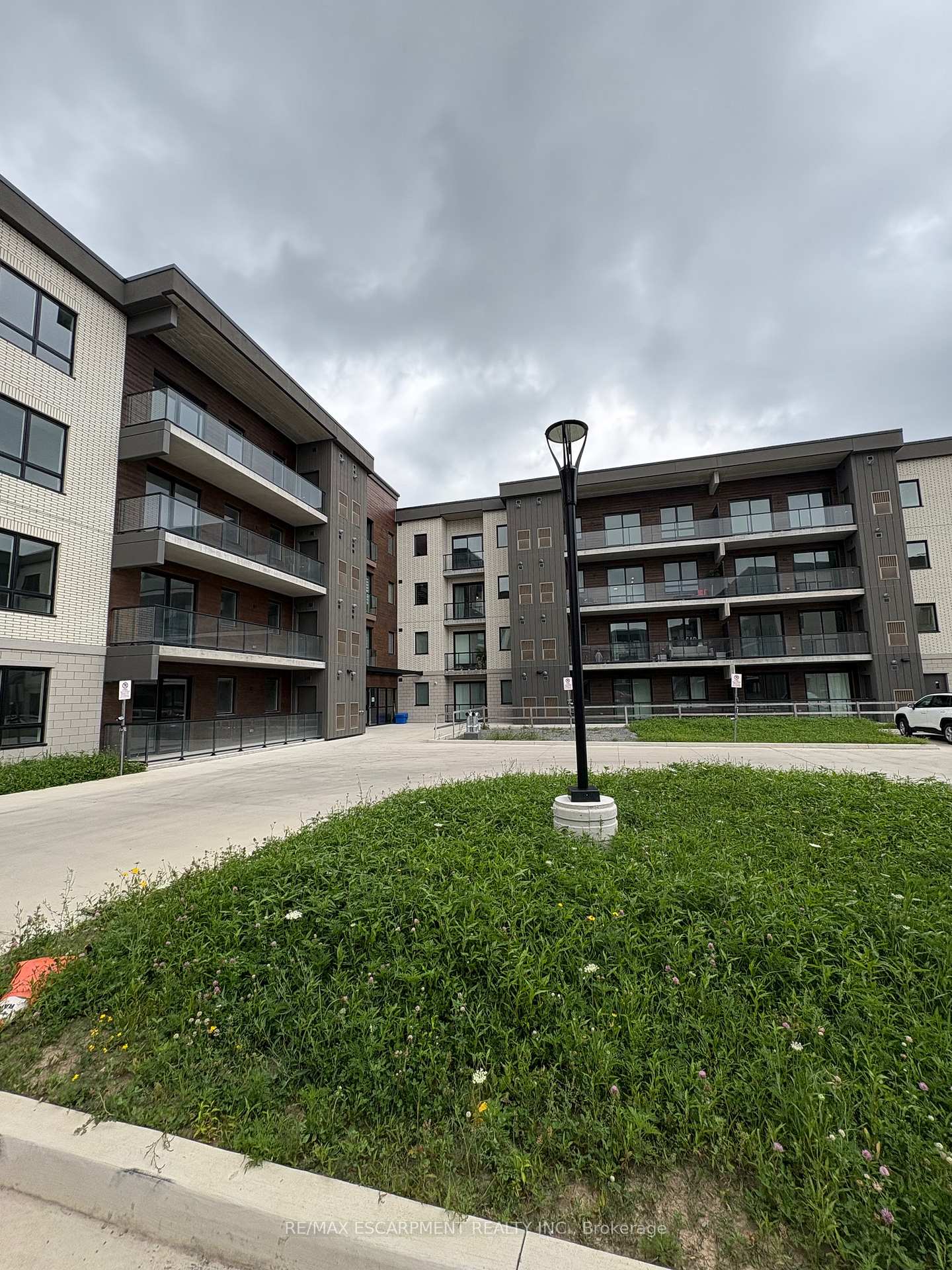 Photo 1 of Unit 417, 7549A Kalar Road, Niagara Falls, Brown — HOMEH