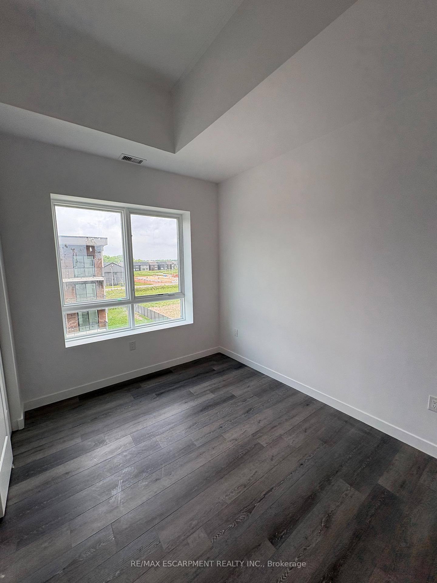 Photo 12 of Unit 417, 7549A Kalar Road, Niagara Falls, Brown — HOMEH