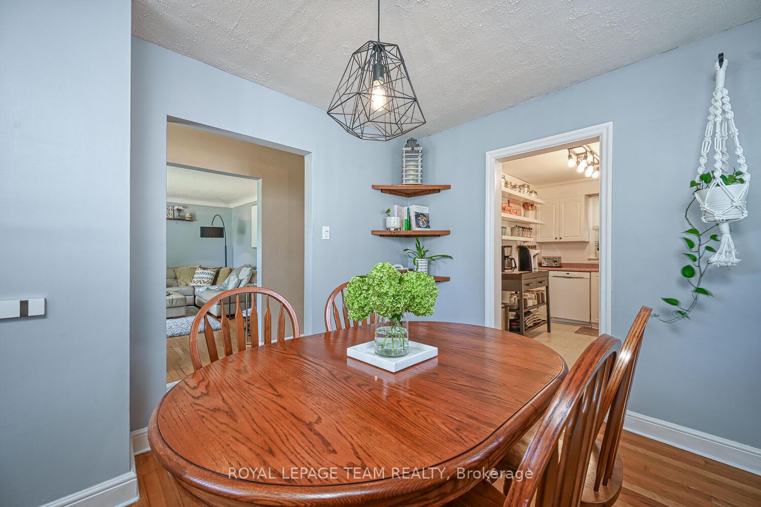 Photo 10 of 23 Norice Street, Ottawa, Meadowlands/Crestview — HOMEH