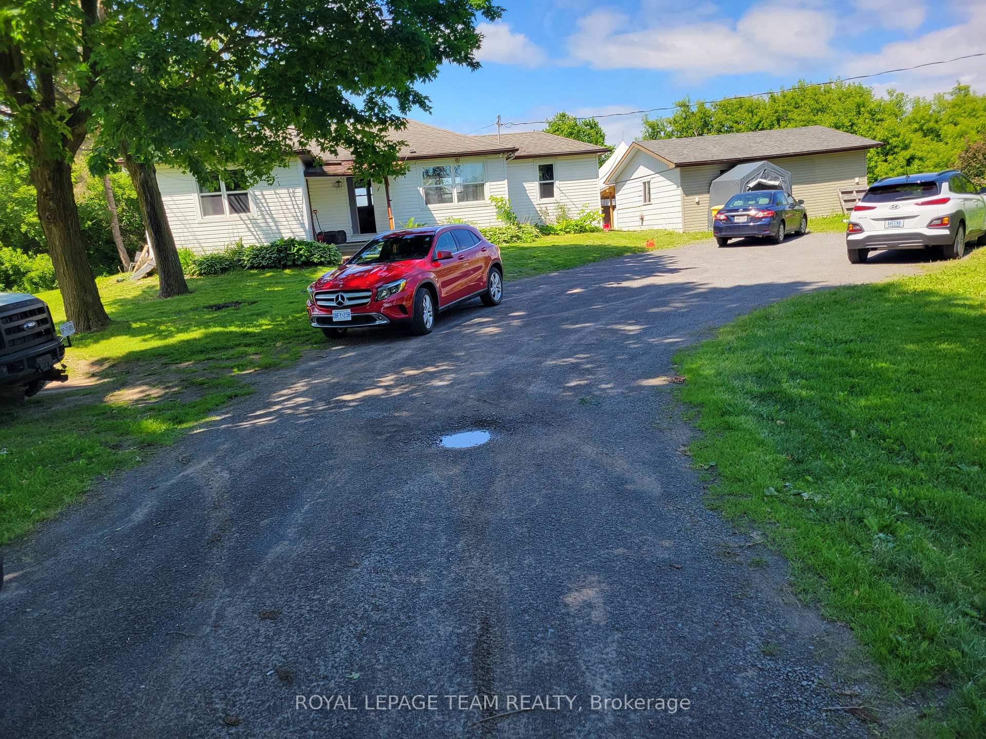 Front of 5788 Prince of Wales Drive N