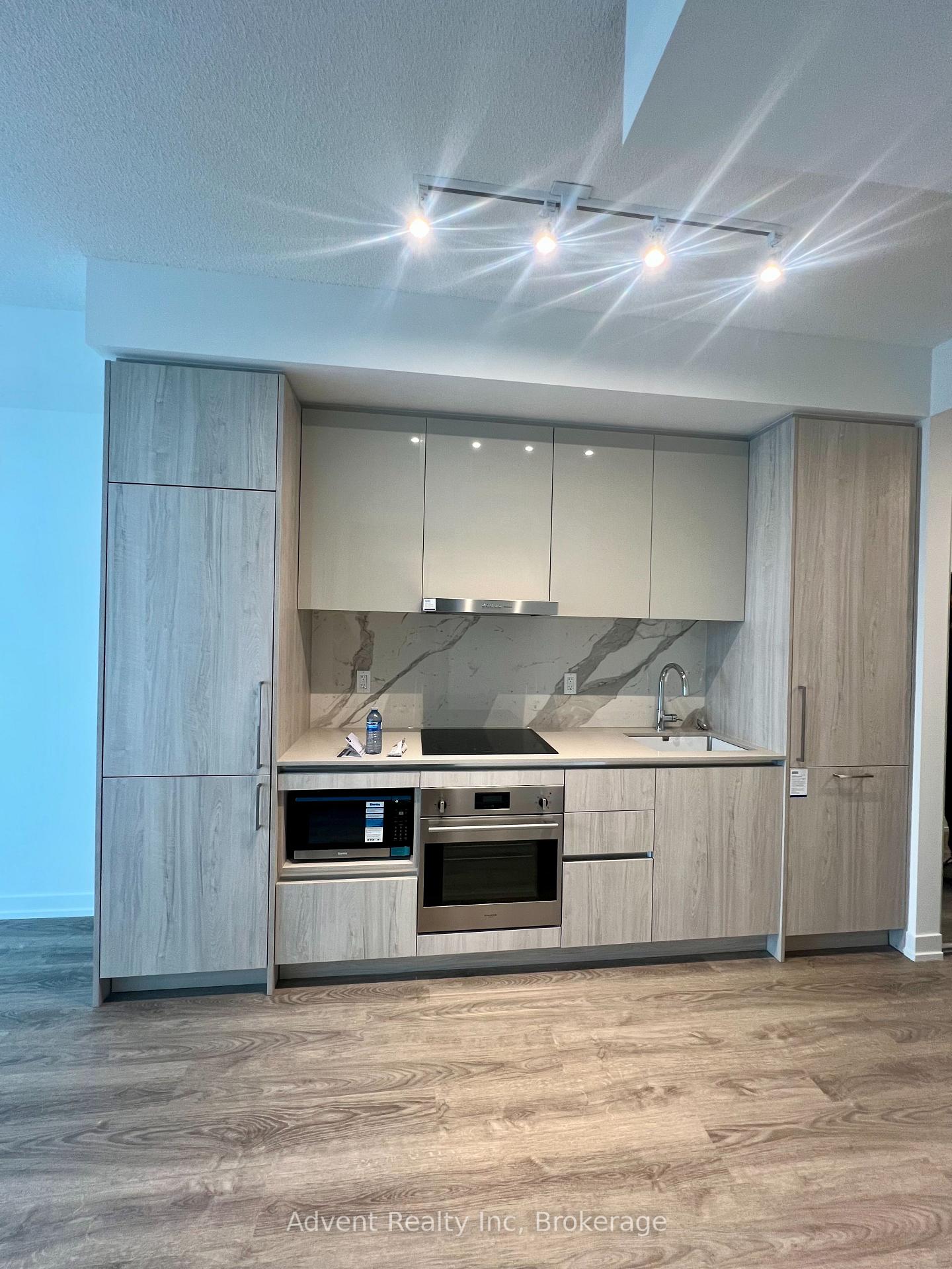 Photo 5 of Unit 4201, 195 Commerce Street, Vaughan, Vaughan Corporate Centre — HOMEH