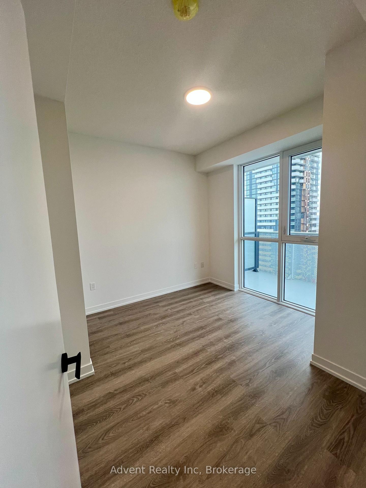 Photo 4 of Unit 4201, 195 Commerce Street, Vaughan, Vaughan Corporate Centre — HOMEH