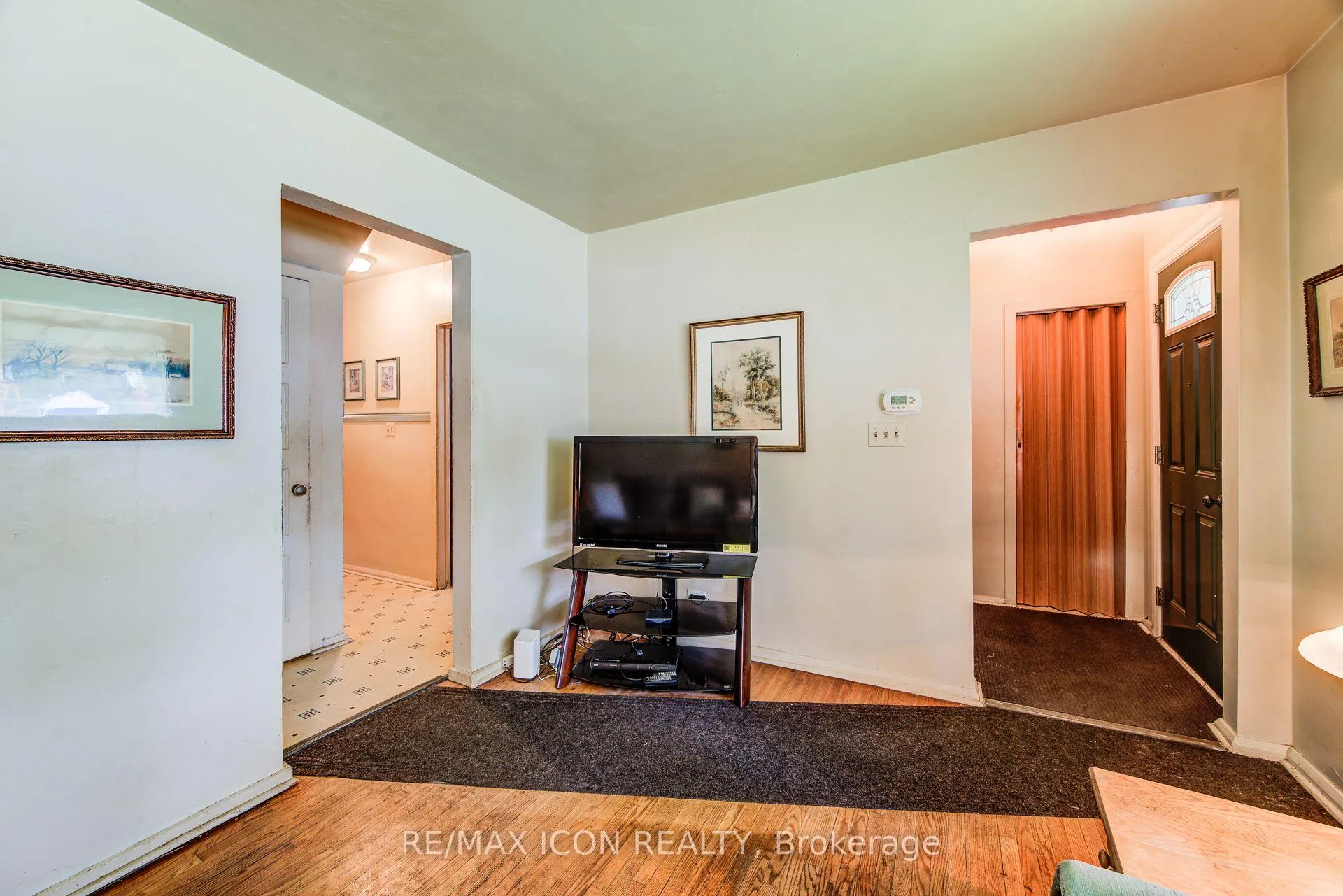 Photo 13 of 105 Lorne Crescent, Kitchener — HOMEH