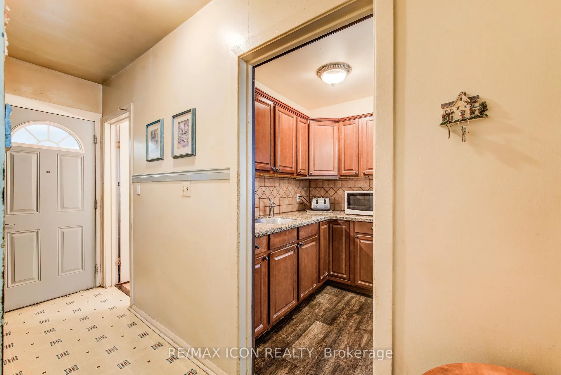 Photo 18 of 105 Lorne Crescent, Kitchener — HOMEH