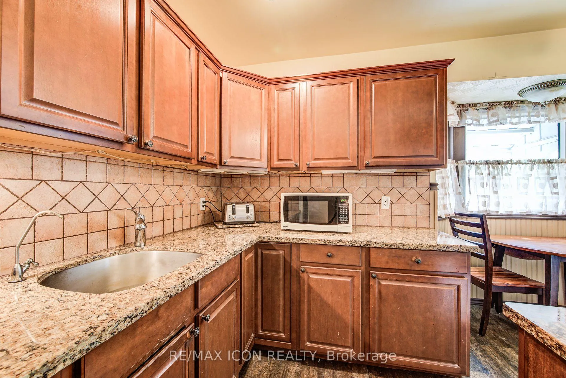 Photo 19 of 105 Lorne Crescent, Kitchener — HOMEH
