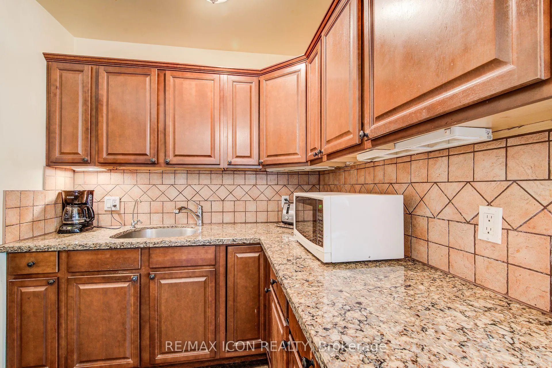 Photo 20 of 105 Lorne Crescent, Kitchener — HOMEH