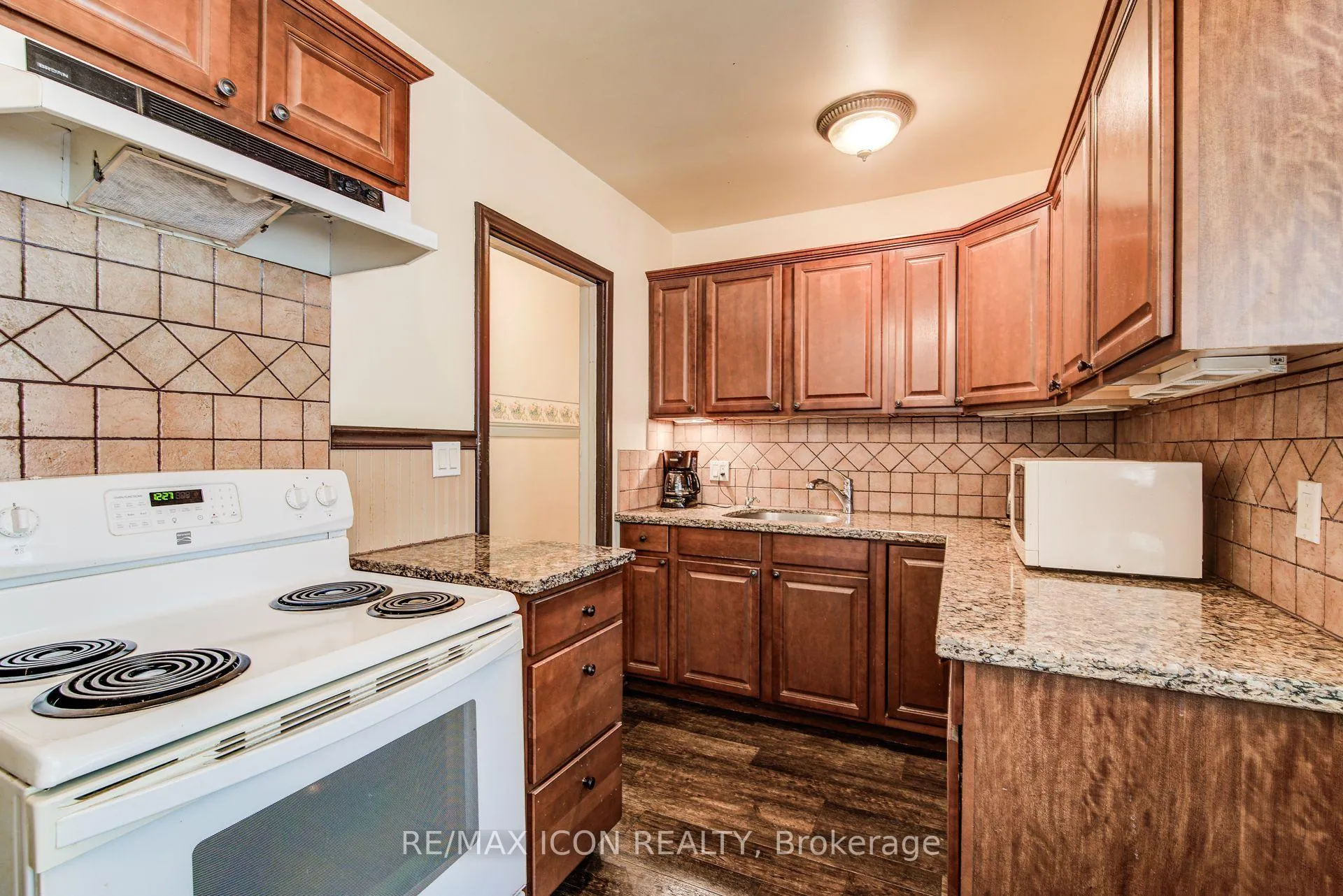 Photo 21 of 105 Lorne Crescent, Kitchener — HOMEH