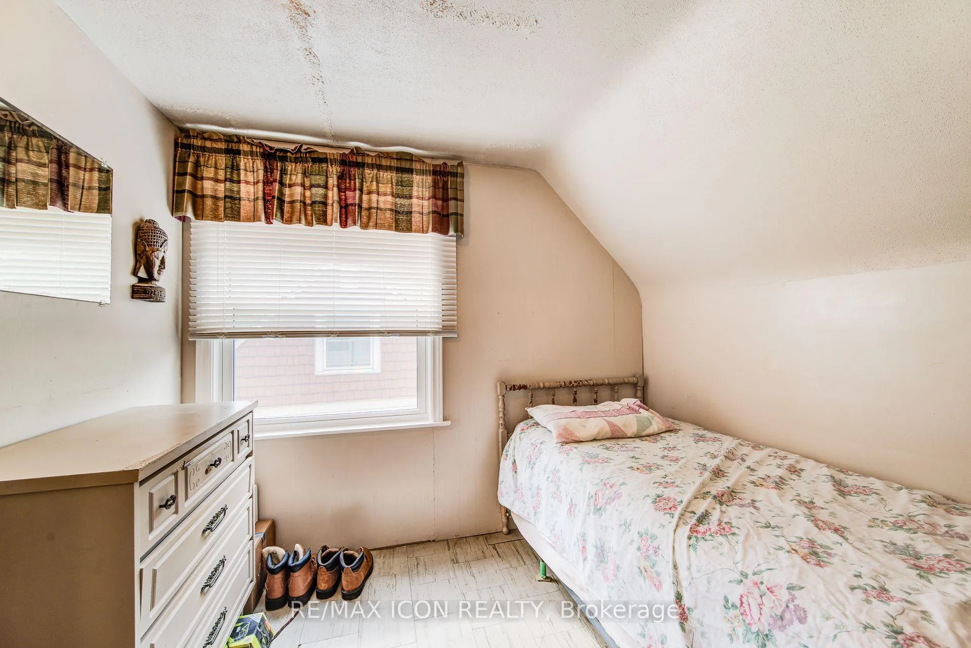 Photo 30 of 105 Lorne Crescent, Kitchener — HOMEH