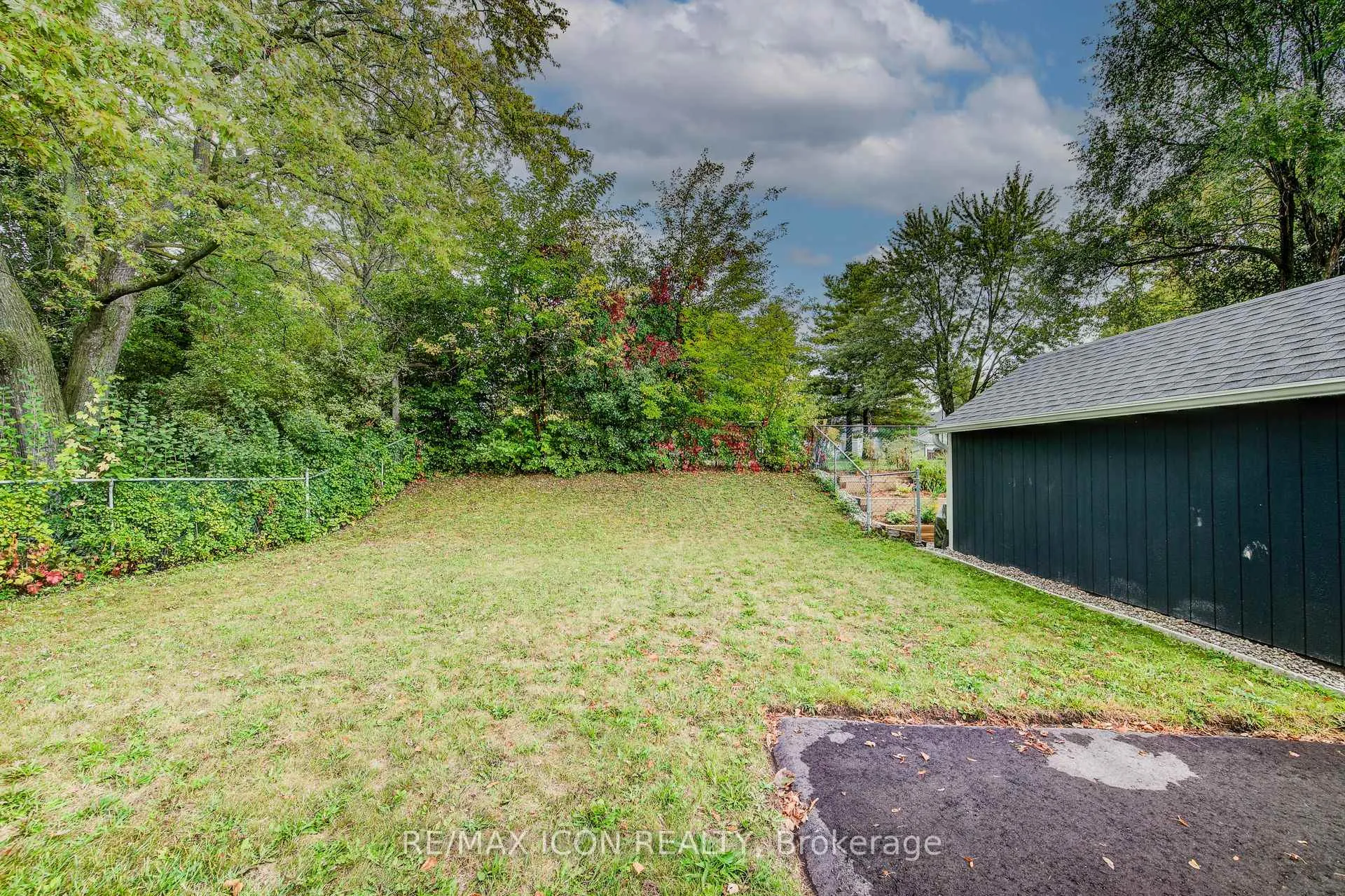 Photo 37 of 105 Lorne Crescent, Kitchener — HOMEH
