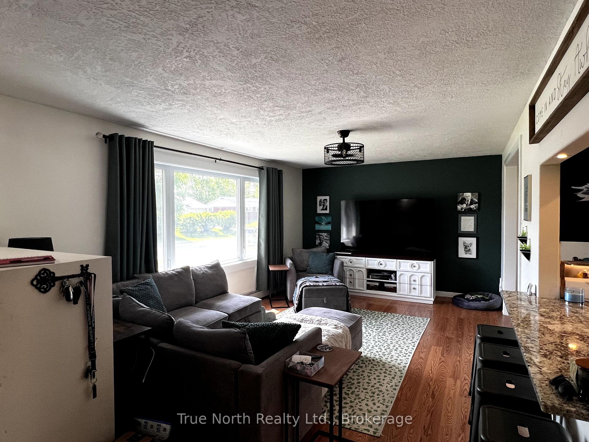 Photo 3 of 15 Seaborne Crescent, Kapuskasing — HOMEH