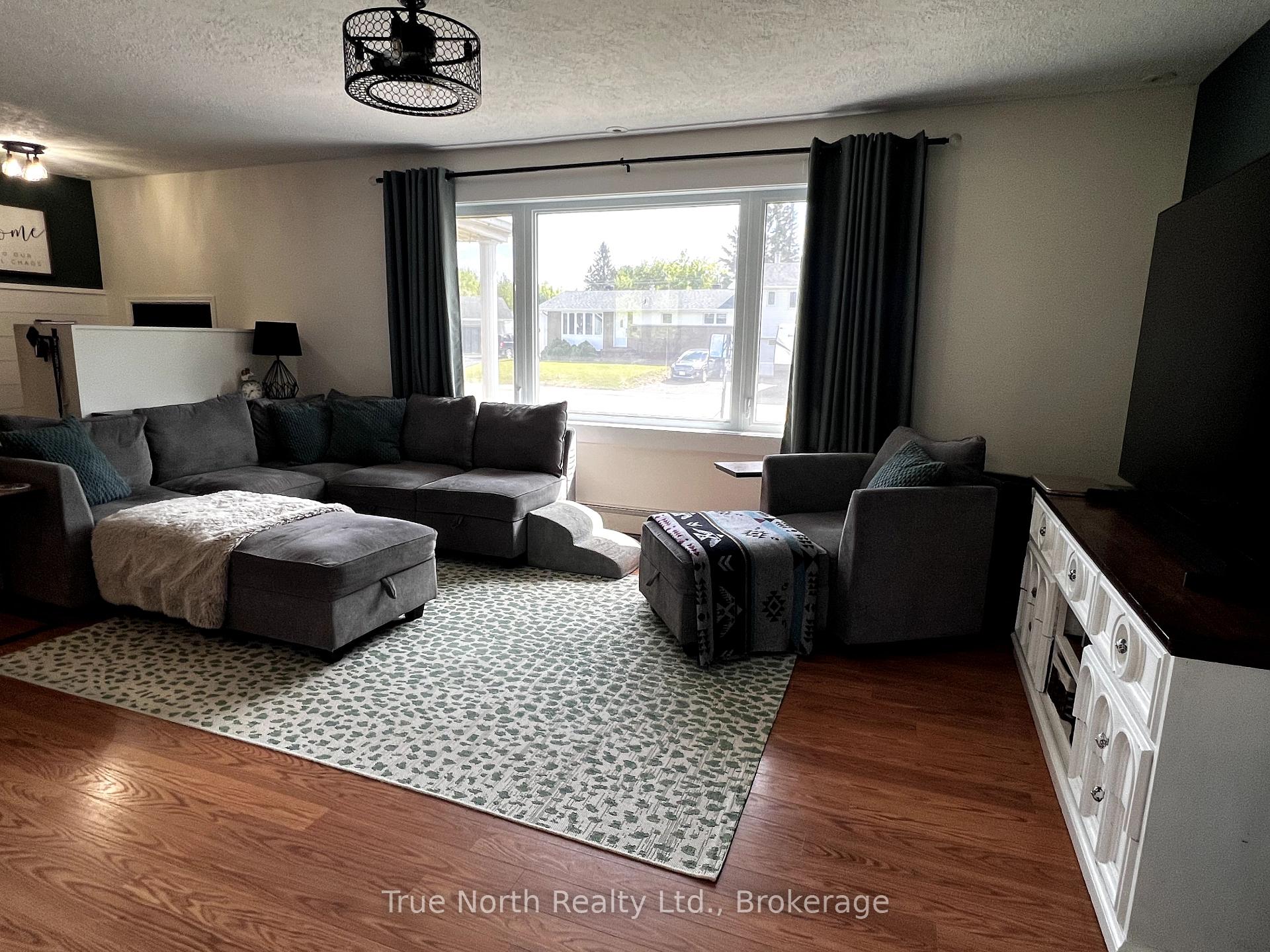 Photo 4 of 15 Seaborne Crescent, Kapuskasing — HOMEH