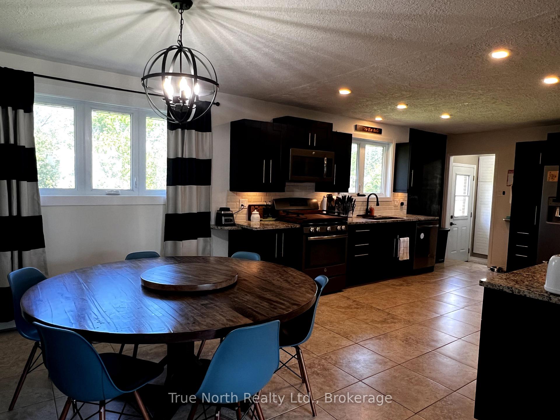Photo 8 of 15 Seaborne Crescent, Kapuskasing — HOMEH
