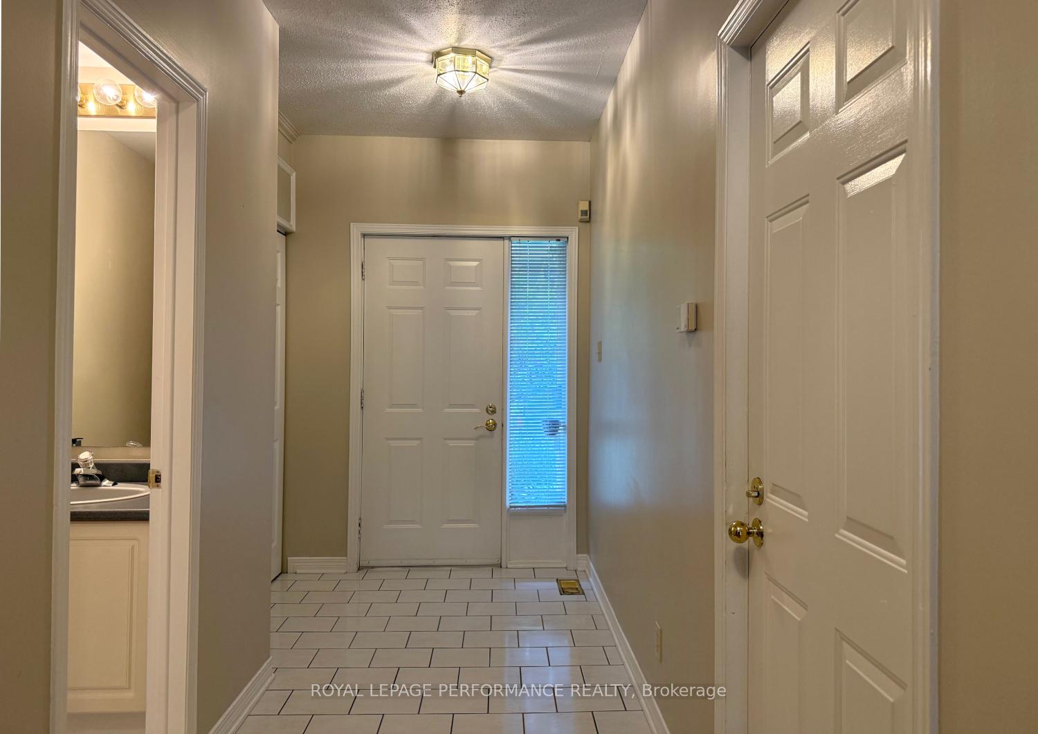 Photo 2 of 118 Dunbarton Court, Ottawa, Cardinal Glen — HOMEH