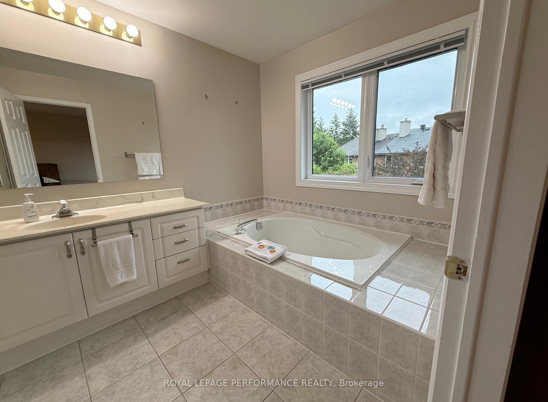 Photo 16 of 118 Dunbarton Court, Ottawa, Cardinal Glen — HOMEH