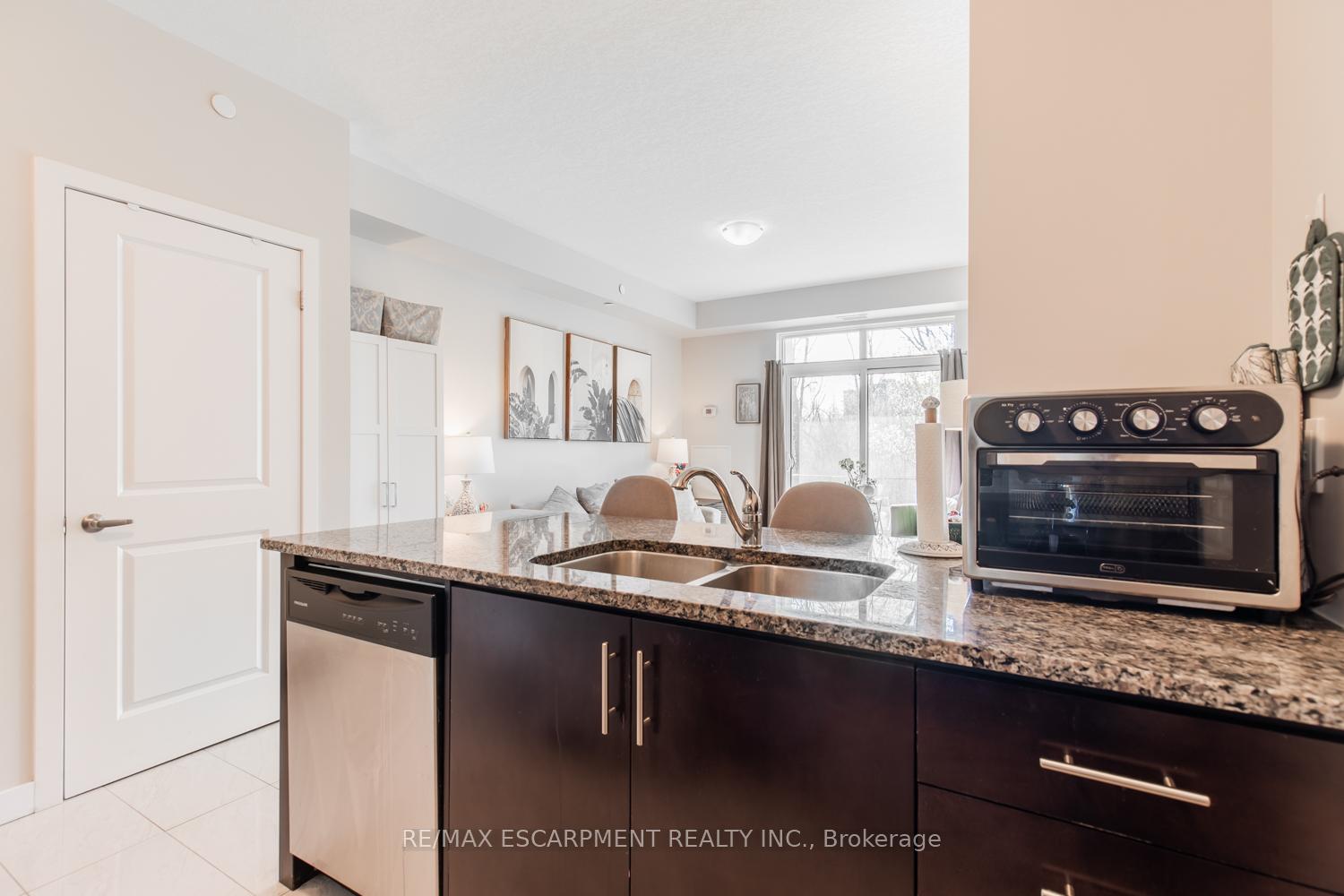 Photo 6 of Unit 116, 125 Shoreview Place, Hamilton, Stoney Creek — HOMEH