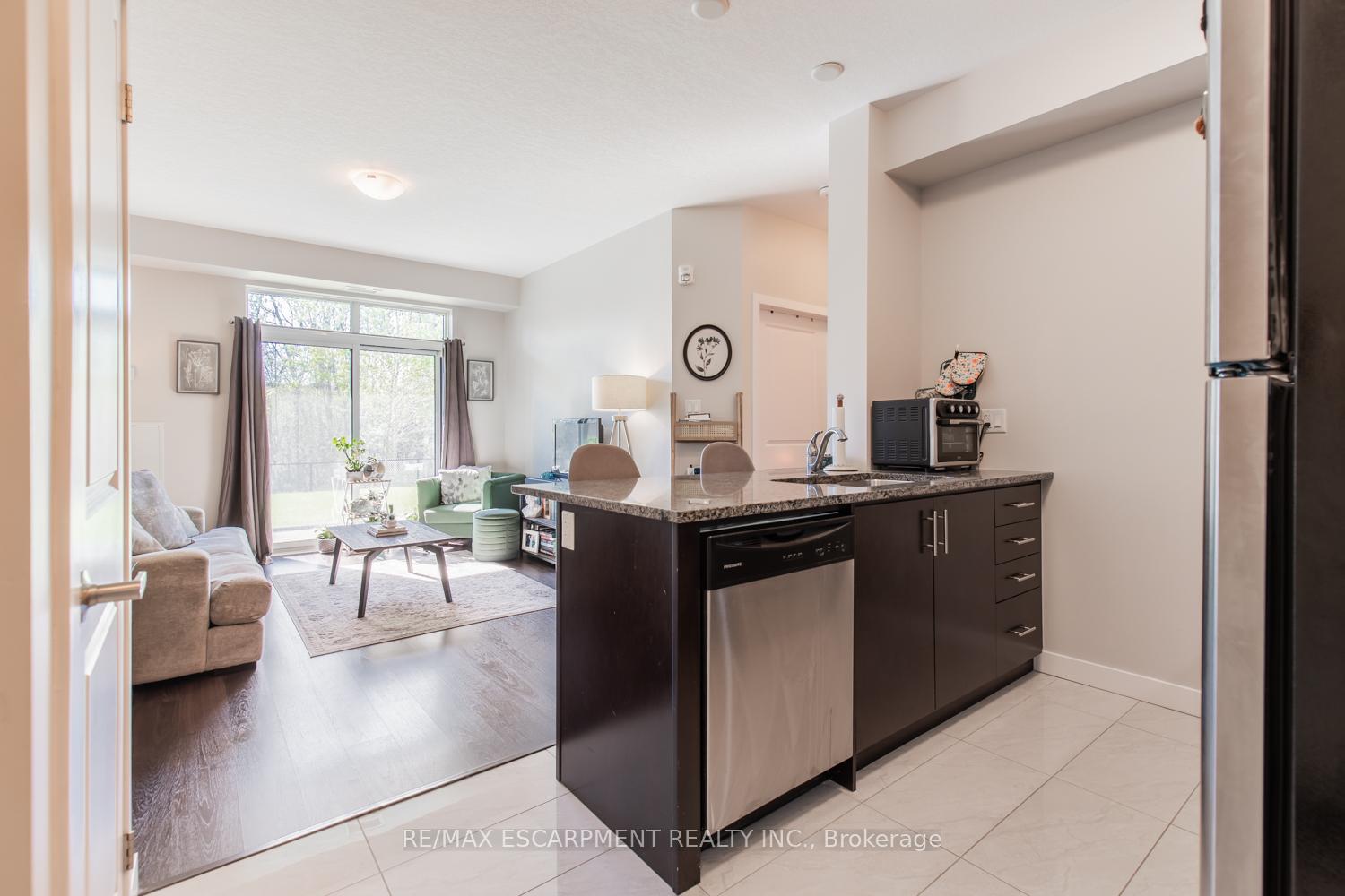 Photo 8 of Unit 116, 125 Shoreview Place, Hamilton, Stoney Creek — HOMEH