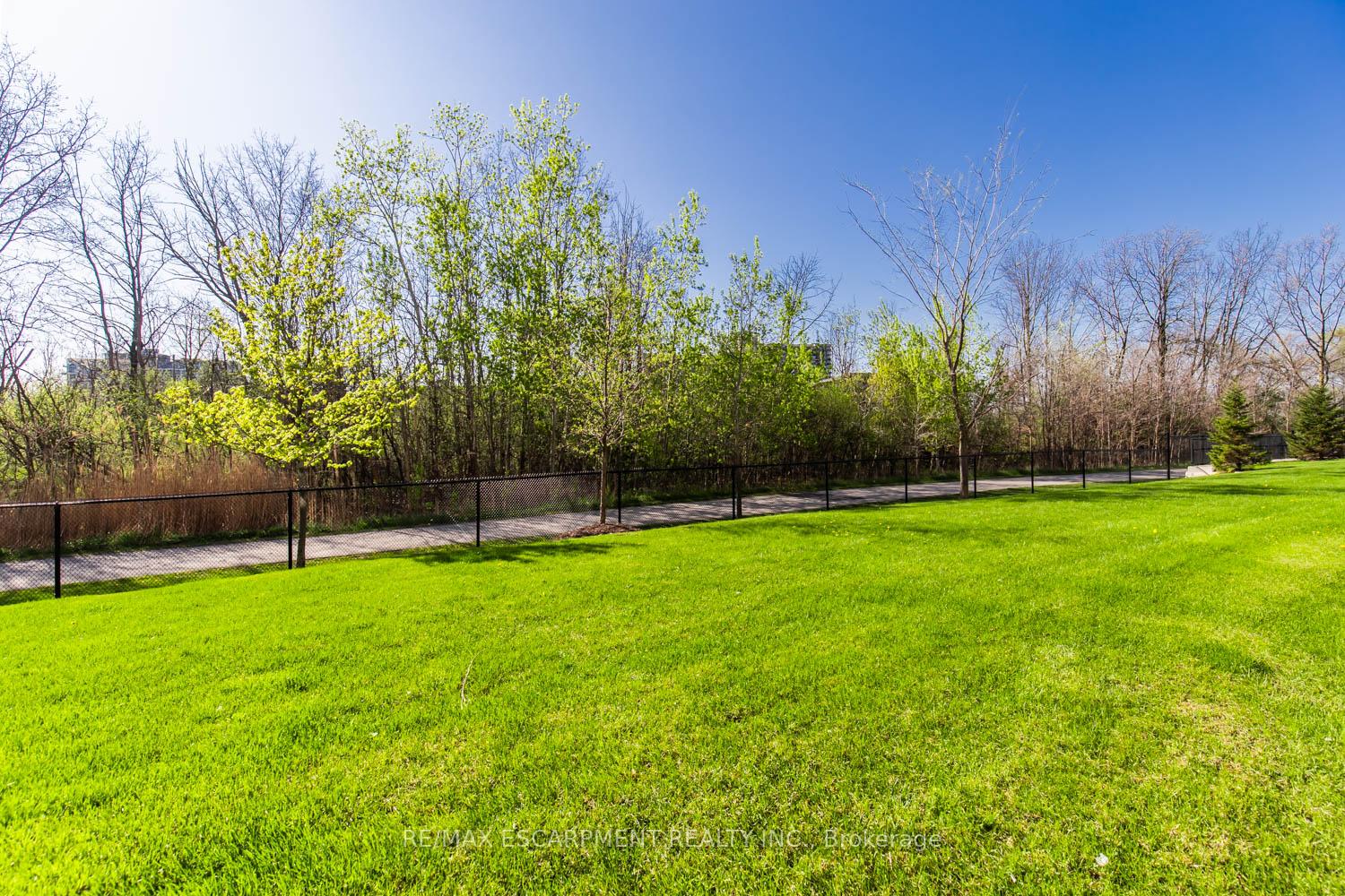Photo 21 of Unit 116, 125 Shoreview Place, Hamilton, Stoney Creek — HOMEH