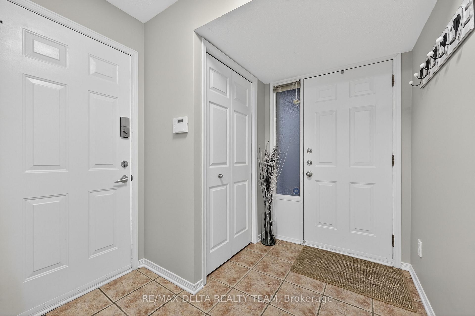 Photo 4 of 63 Highwood Private, Ottawa, Viscount Alexander Park — HOMEH
