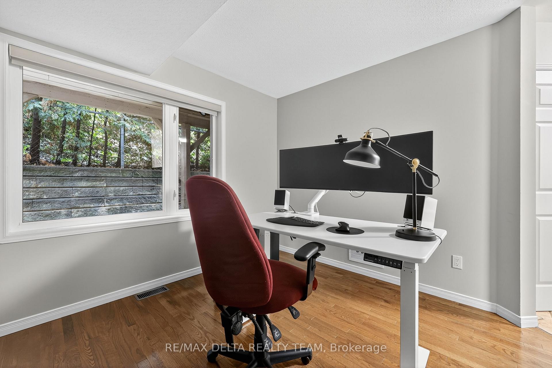 Photo 6 of 63 Highwood Private, Ottawa, Viscount Alexander Park — HOMEH