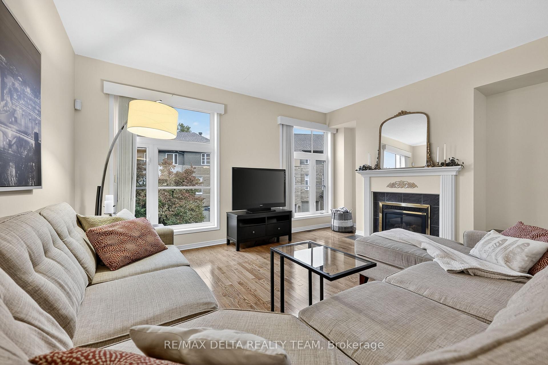 Photo 7 of 63 Highwood Private, Ottawa, Viscount Alexander Park — HOMEH