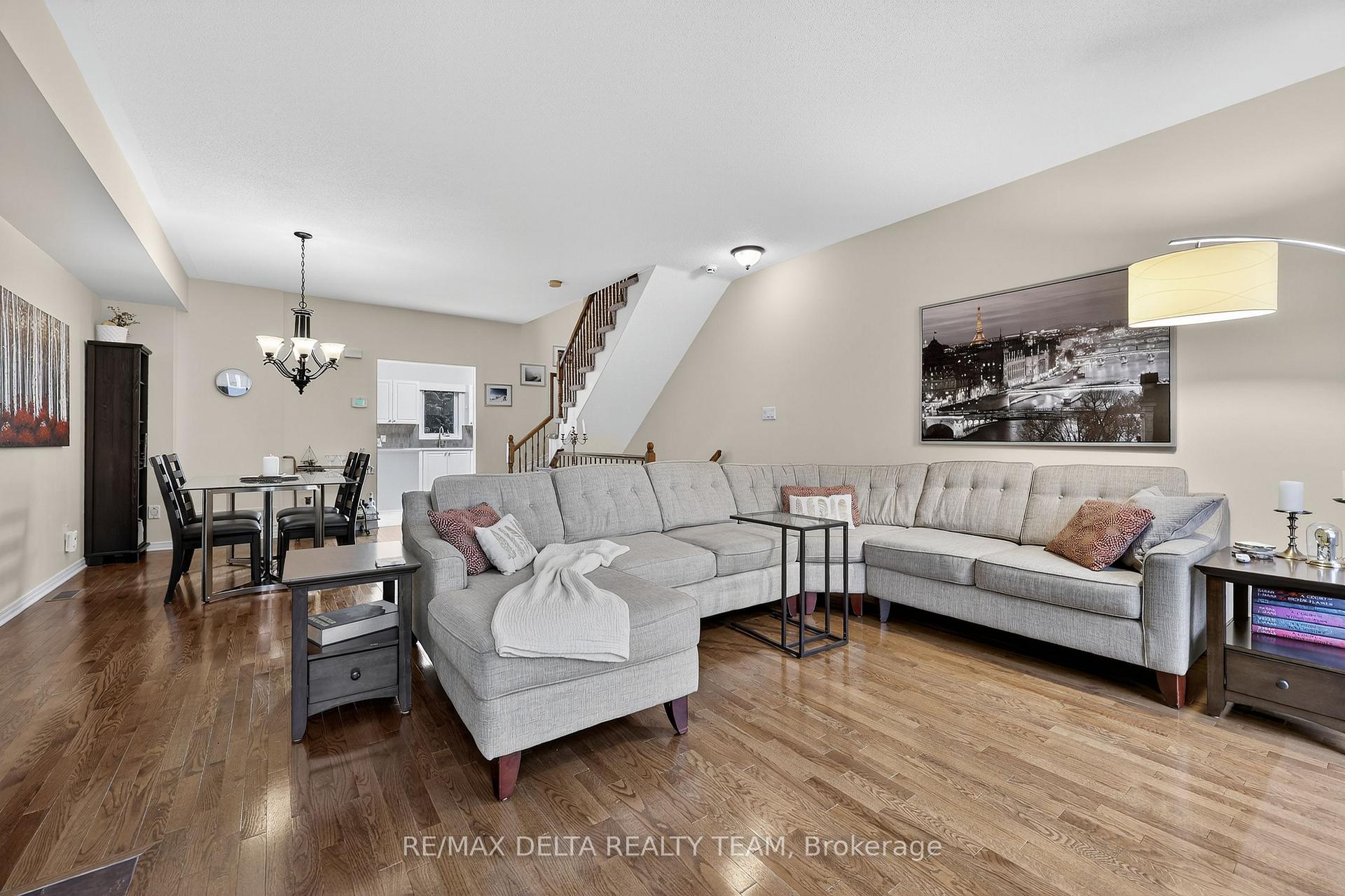 Photo 8 of 63 Highwood Private, Ottawa, Viscount Alexander Park — HOMEH