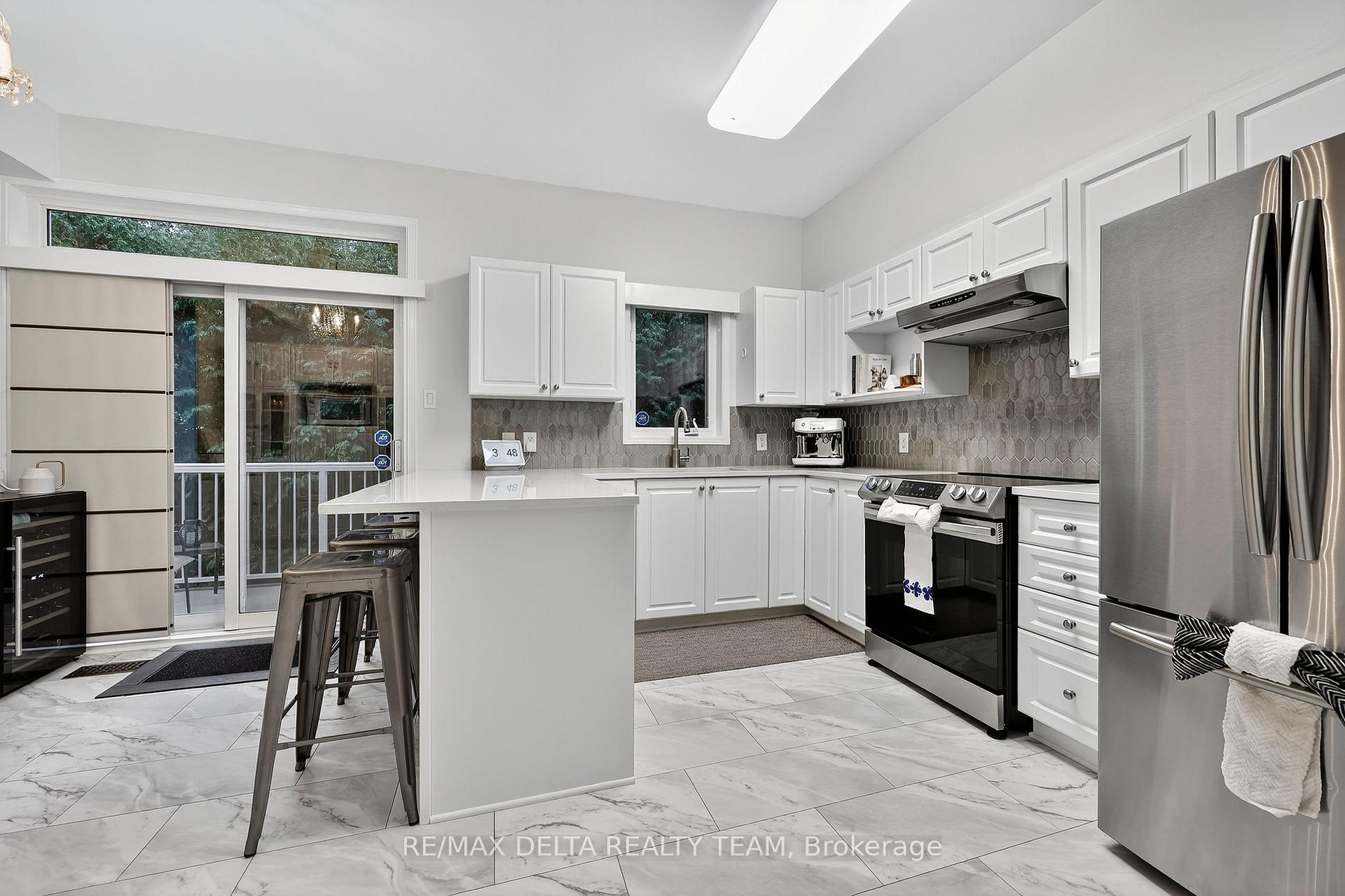 Photo 12 of 63 Highwood Private, Ottawa, Viscount Alexander Park — HOMEH