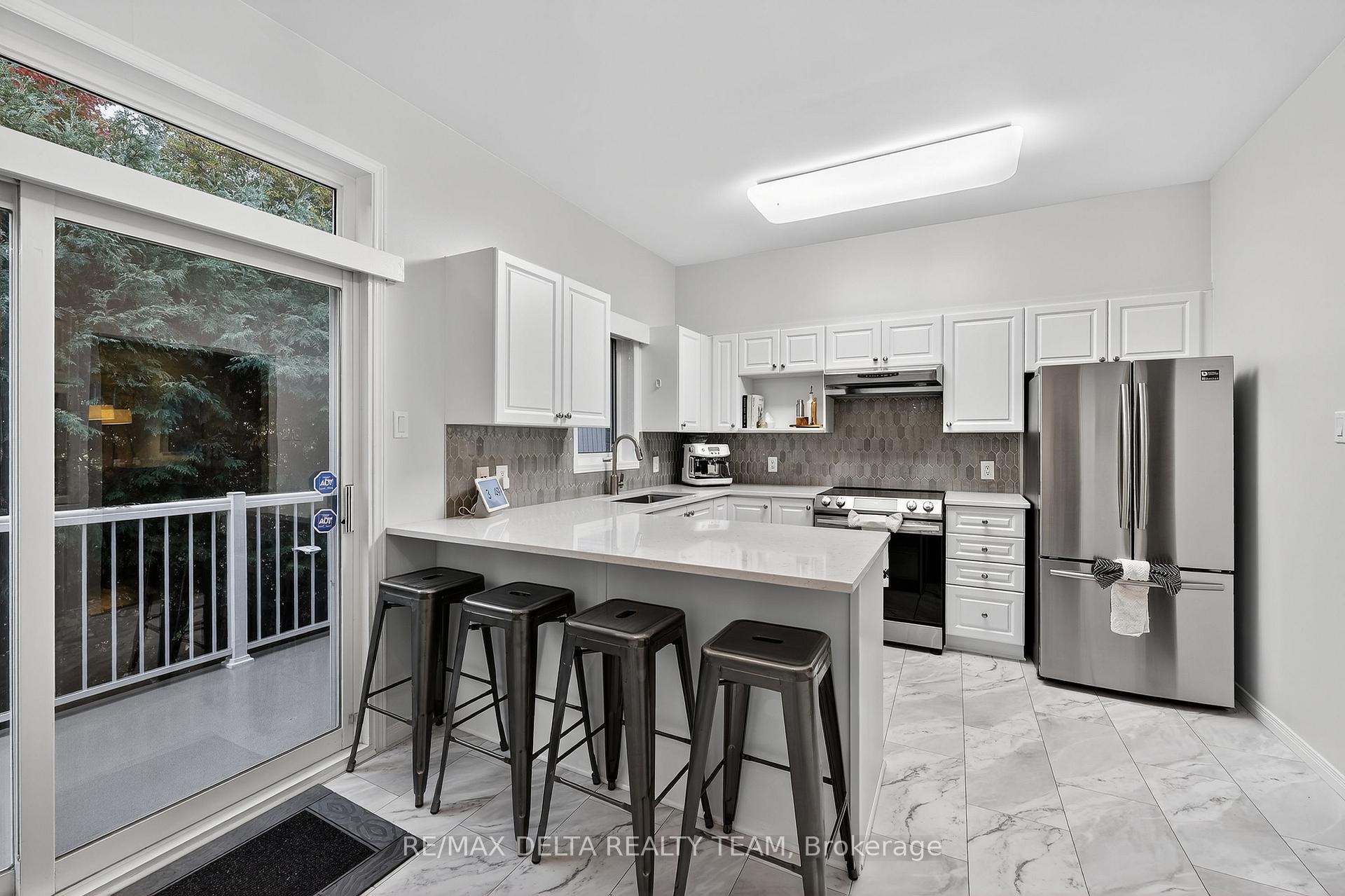 Photo 14 of 63 Highwood Private, Ottawa, Viscount Alexander Park — HOMEH