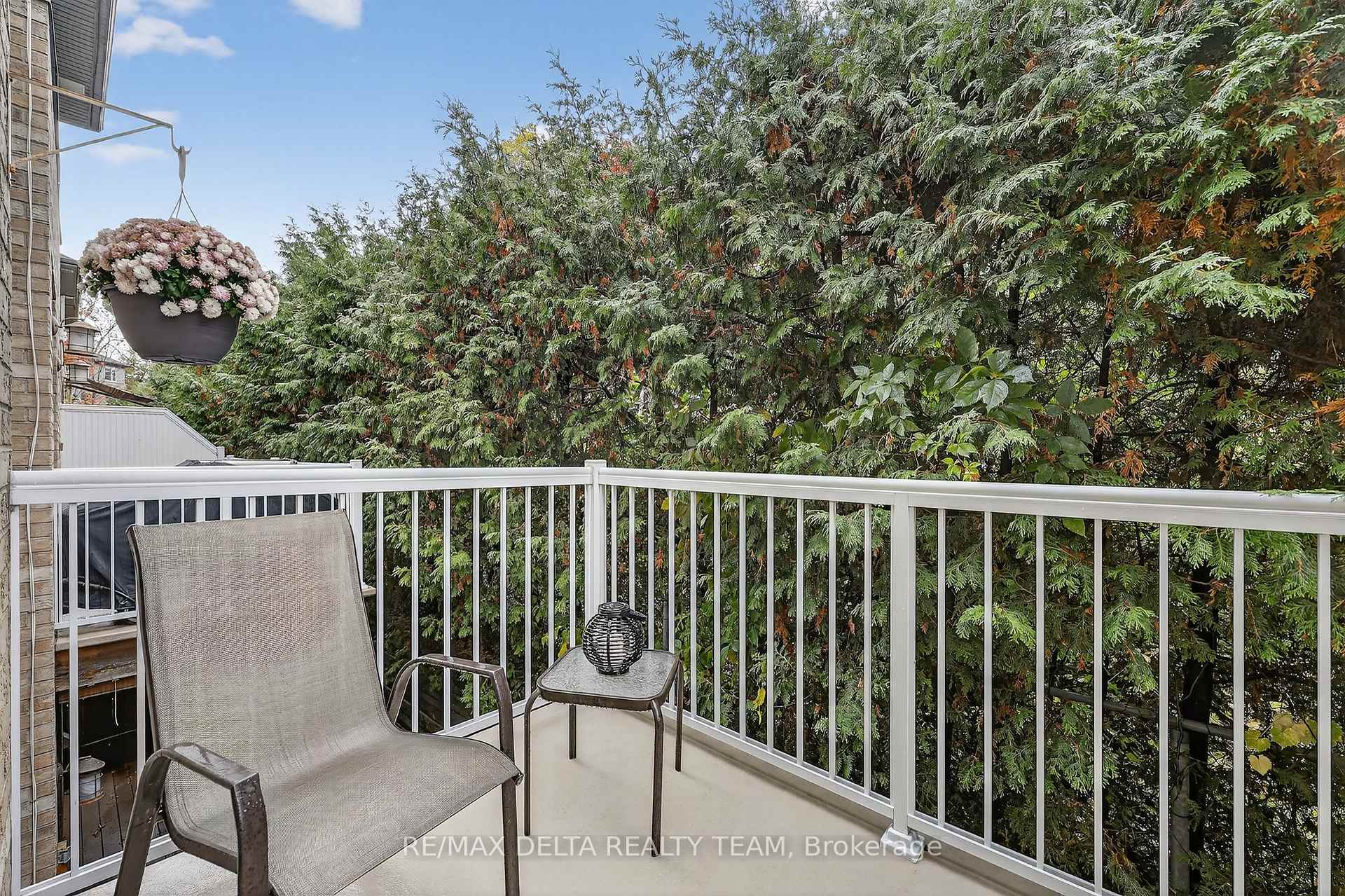 Photo 15 of 63 Highwood Private, Ottawa, Viscount Alexander Park — HOMEH