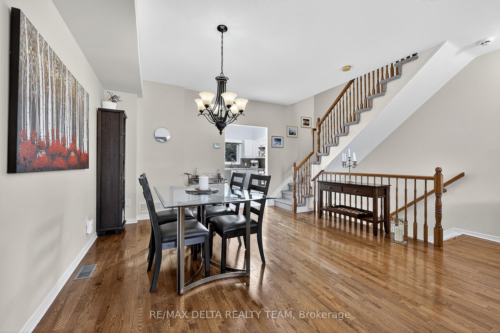 Photo 16 of 63 Highwood Private, Ottawa, Viscount Alexander Park — HOMEH
