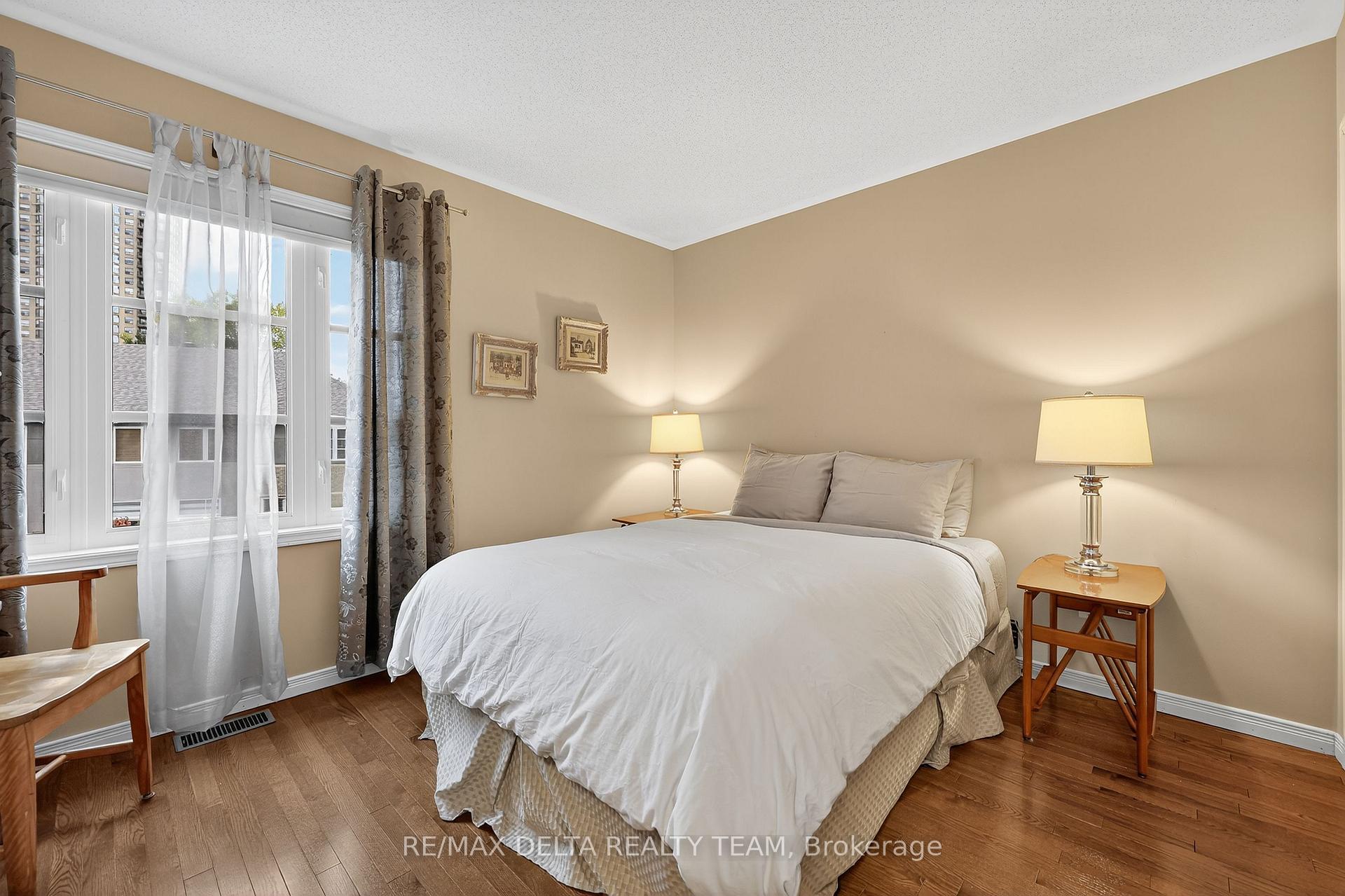 Photo 18 of 63 Highwood Private, Ottawa, Viscount Alexander Park — HOMEH