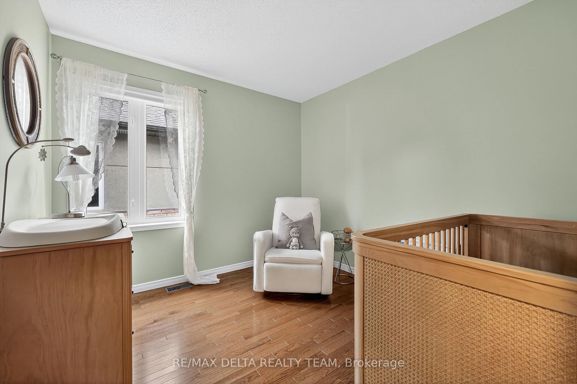 Photo 19 of 63 Highwood Private, Ottawa, Viscount Alexander Park — HOMEH