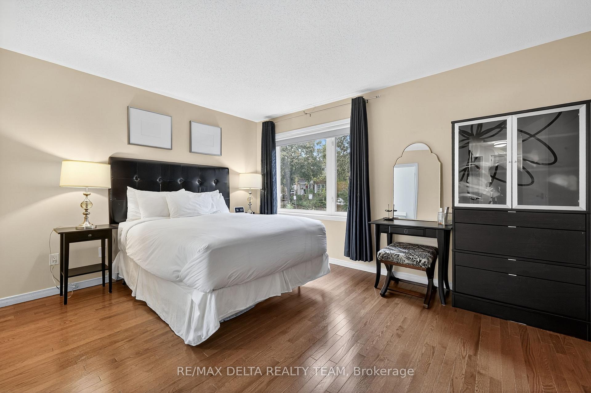 Photo 20 of 63 Highwood Private, Ottawa, Viscount Alexander Park — HOMEH