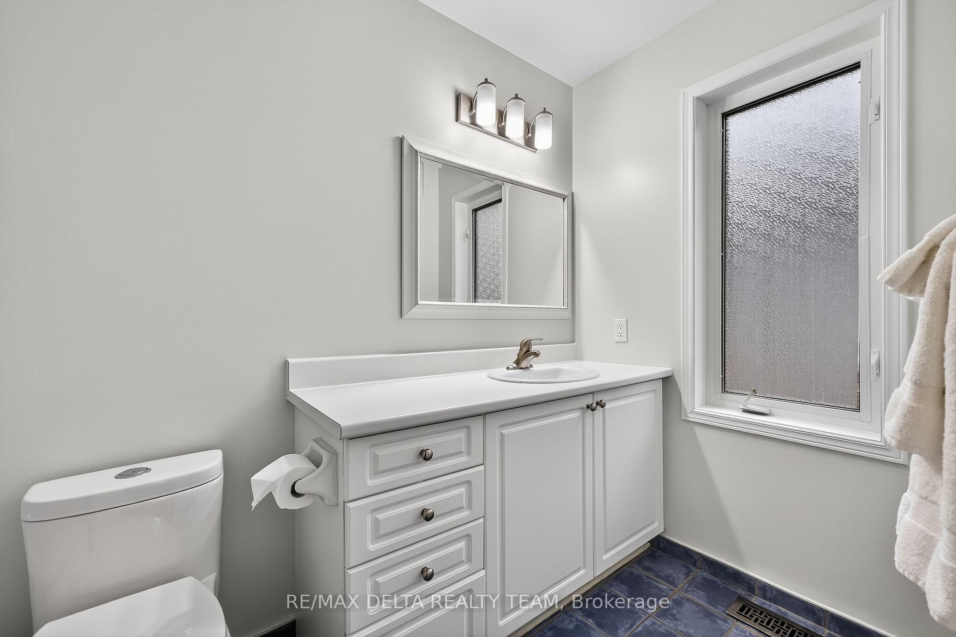 Photo 21 of 63 Highwood Private, Ottawa, Viscount Alexander Park — HOMEH