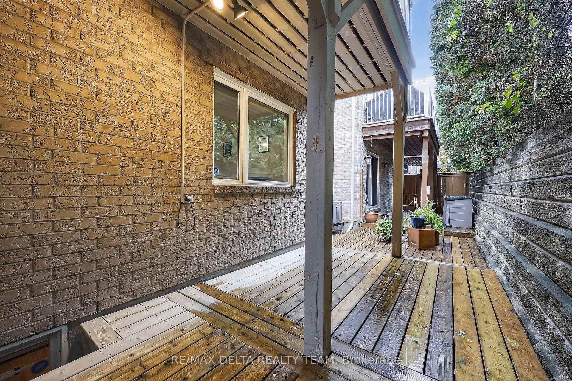 Photo 25 of 63 Highwood Private, Ottawa, Viscount Alexander Park — HOMEH
