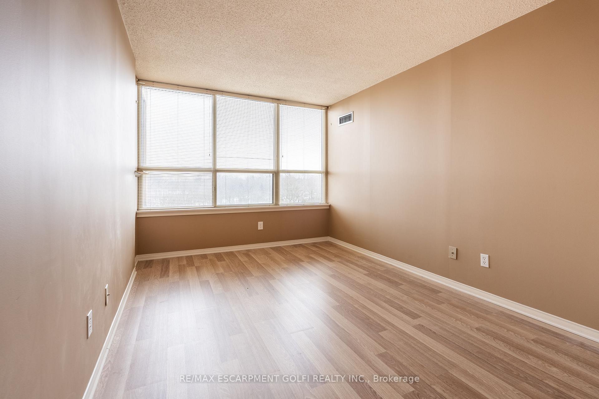 Photo 7 of Unit 605, 3 Towering Heights Boulevard, St. Catharines, Glendale/Glenridge — HOMEH