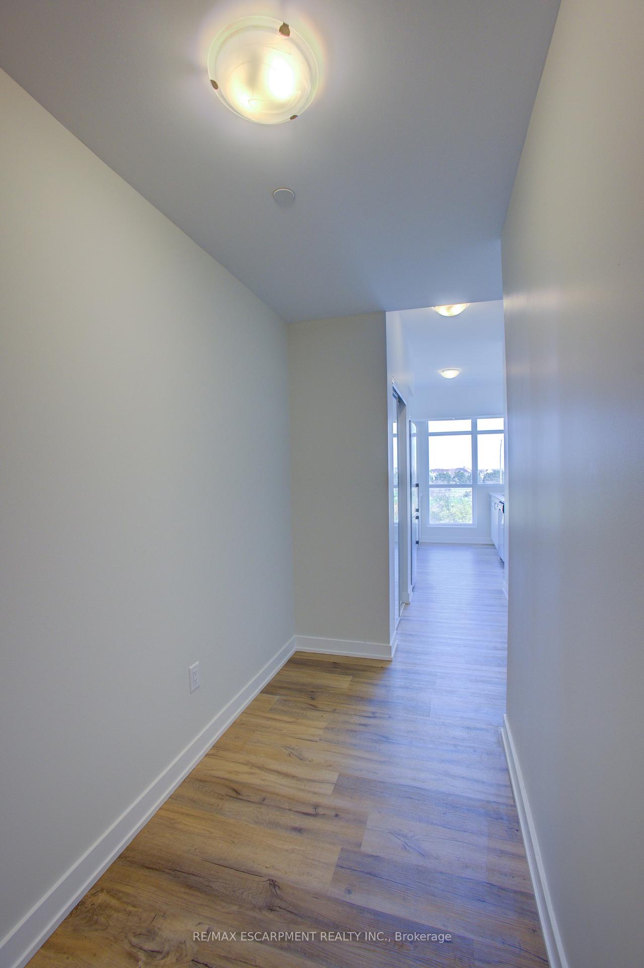 Photo 3 of Unit 421, 600 North Service Road, Hamilton, Stoney Creek — HOMEH