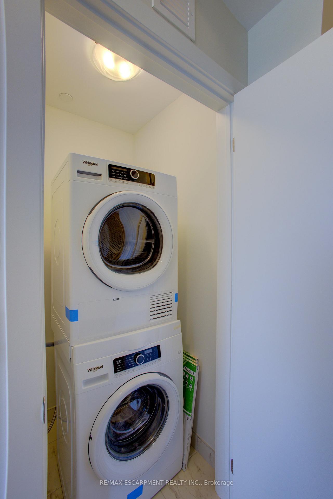 Photo 4 of Unit 421, 600 North Service Road, Hamilton, Stoney Creek — HOMEH