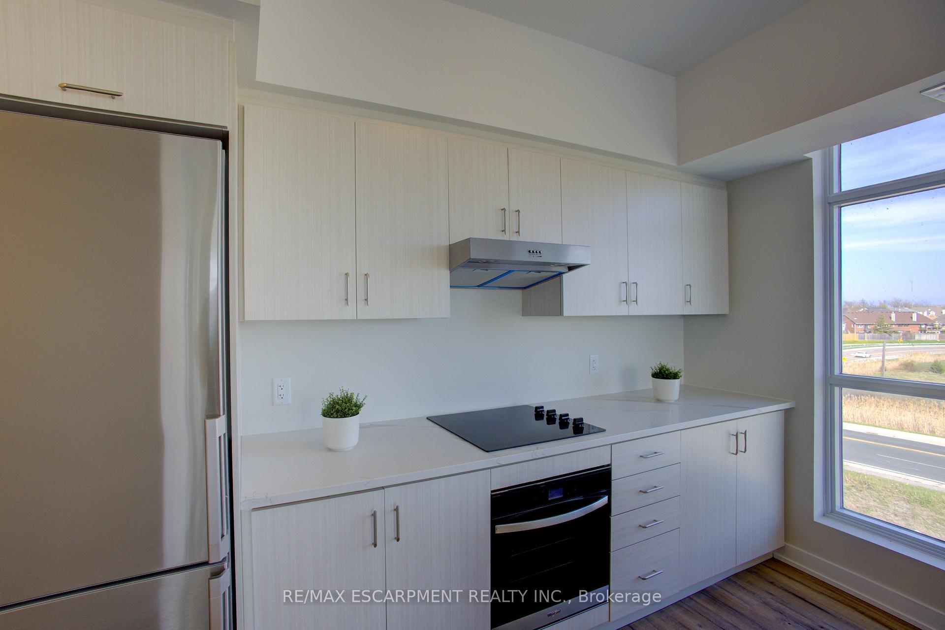 Photo 8 of Unit 421, 600 North Service Road, Hamilton, Stoney Creek — HOMEH