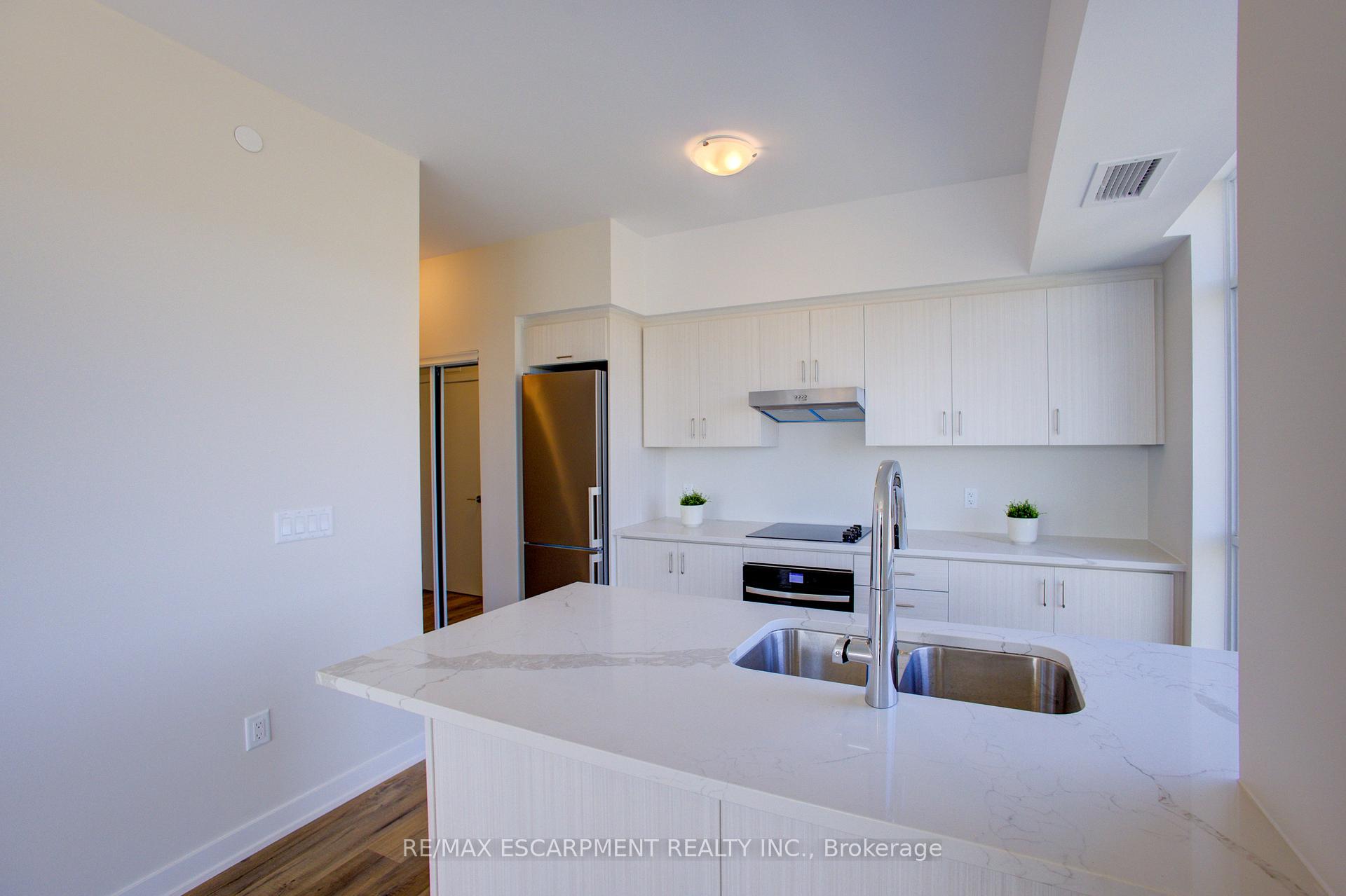 Photo 10 of Unit 421, 600 North Service Road, Hamilton, Stoney Creek — HOMEH
