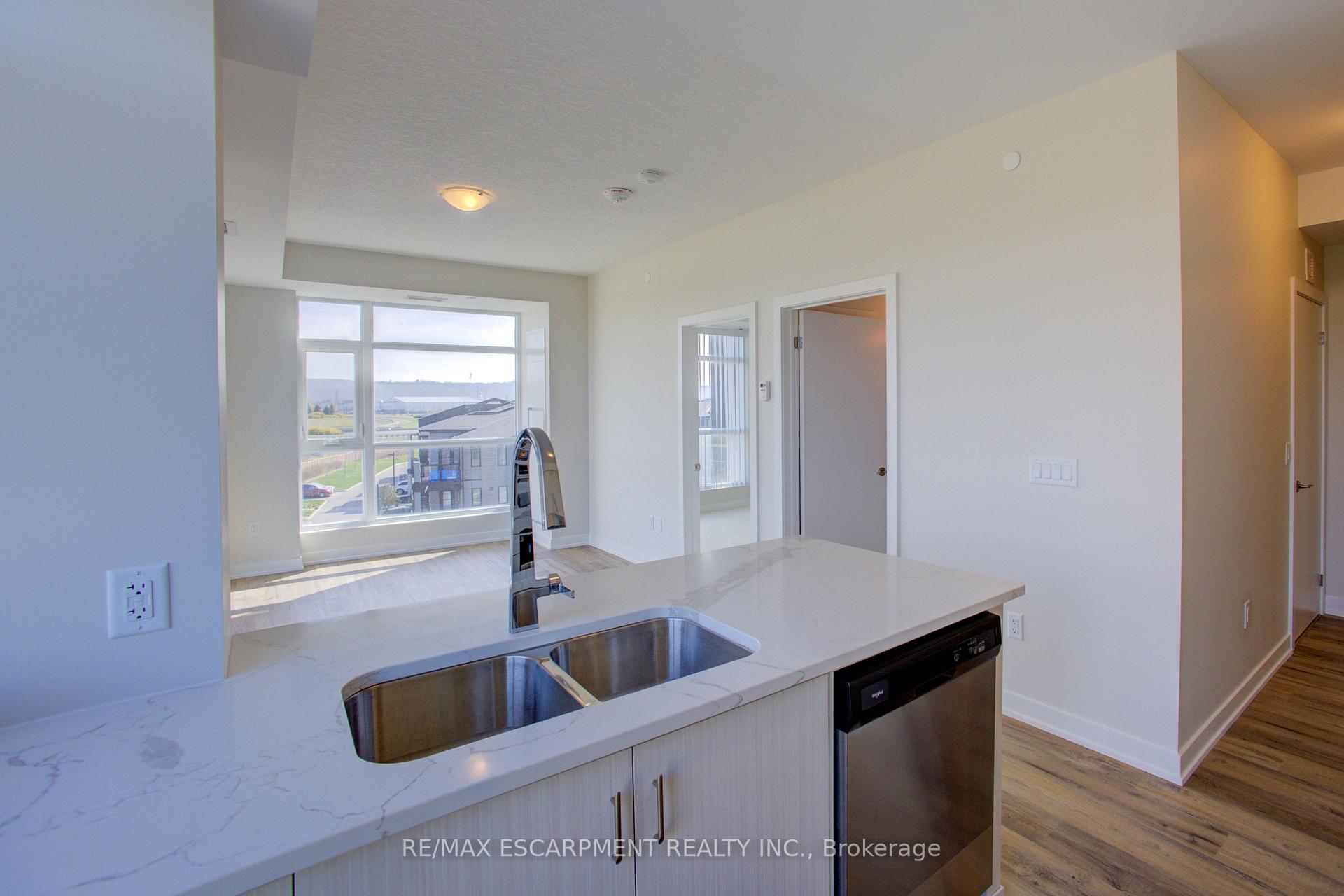 Photo 11 of Unit 421, 600 North Service Road, Hamilton, Stoney Creek — HOMEH