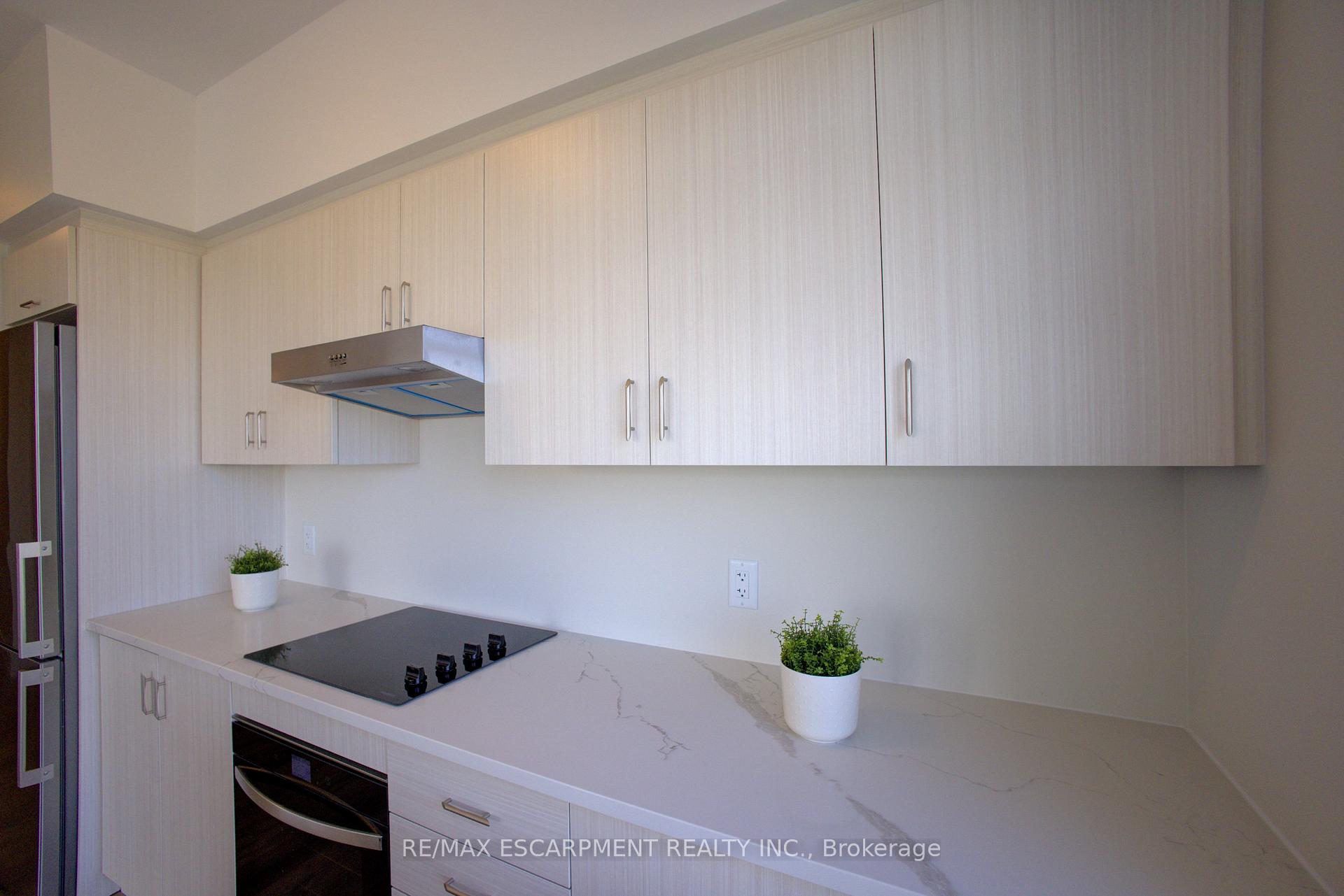 Photo 24 of Unit 421, 600 North Service Road, Hamilton, Stoney Creek — HOMEH